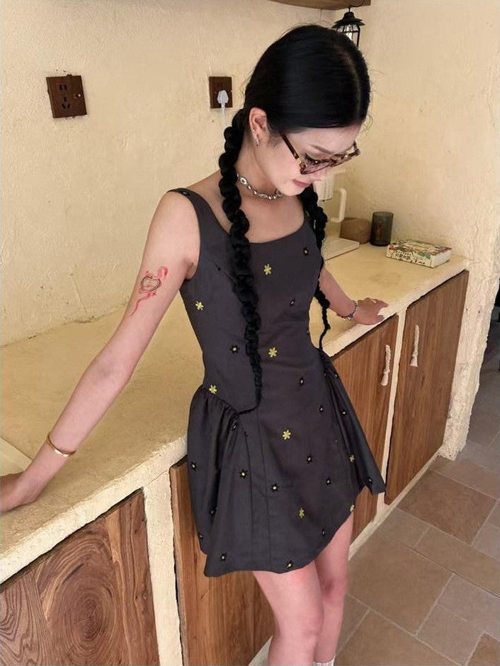 GGLOYDIUS Dark Gray Daisy Print Cinched Waist Women's Poly Cotton Slip Mini Dresses