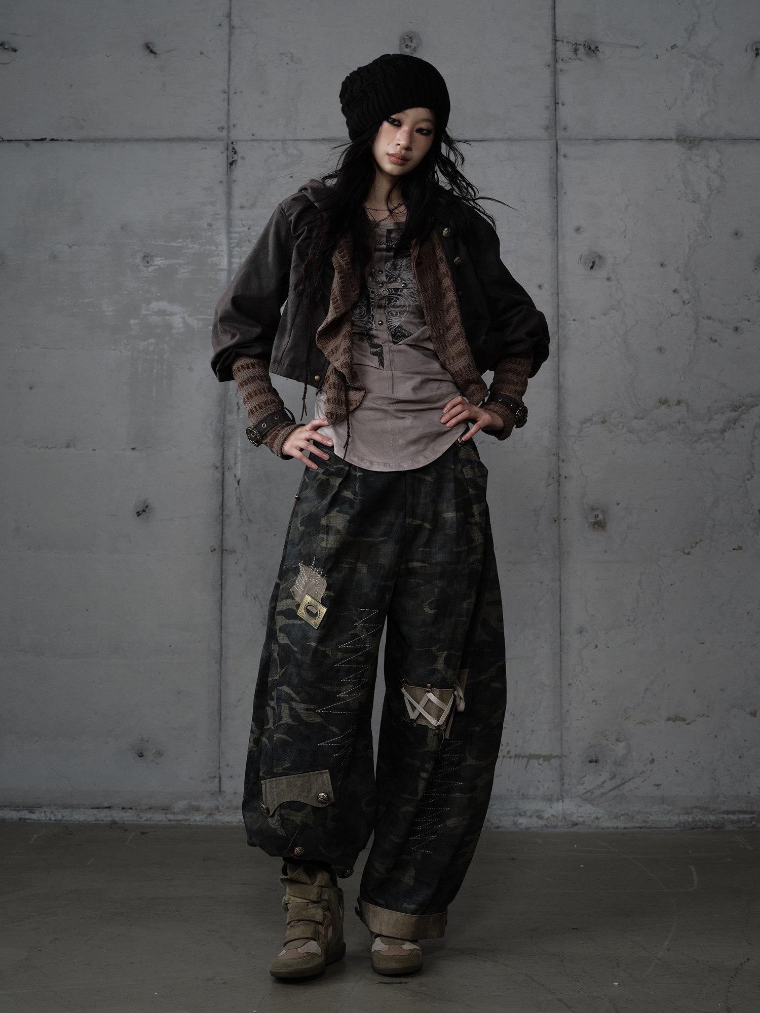 NO ROMANCE Embroidered Cotton Camo Casual Mid Rise Curved Cut Teen Girls Wide-Leg Pants