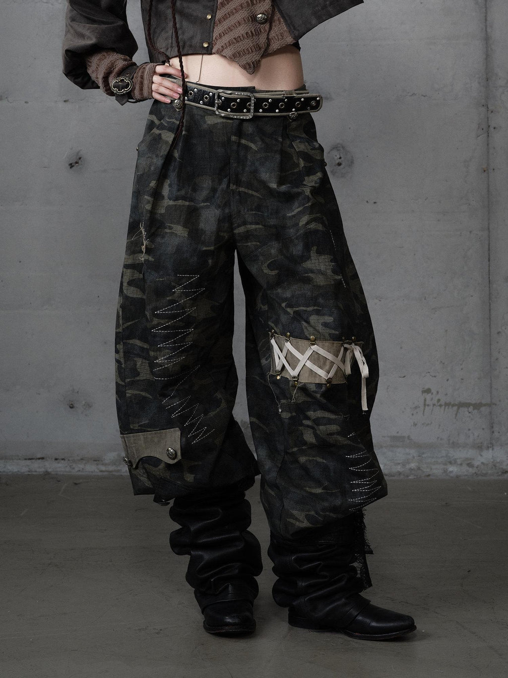 NO ROMANCE Embroidered Cotton Camo Casual Mid Rise Curved Cut Teen Girls Wide-Leg Pants