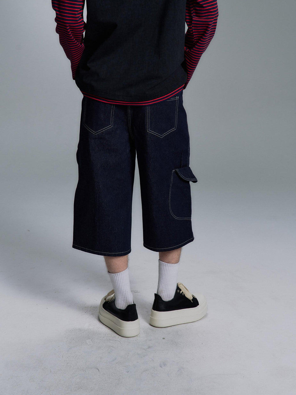PAIKI 100 Percent Cotton Loose Fit Pocket Topstitch Mid Rise Men Casual Short Trousers