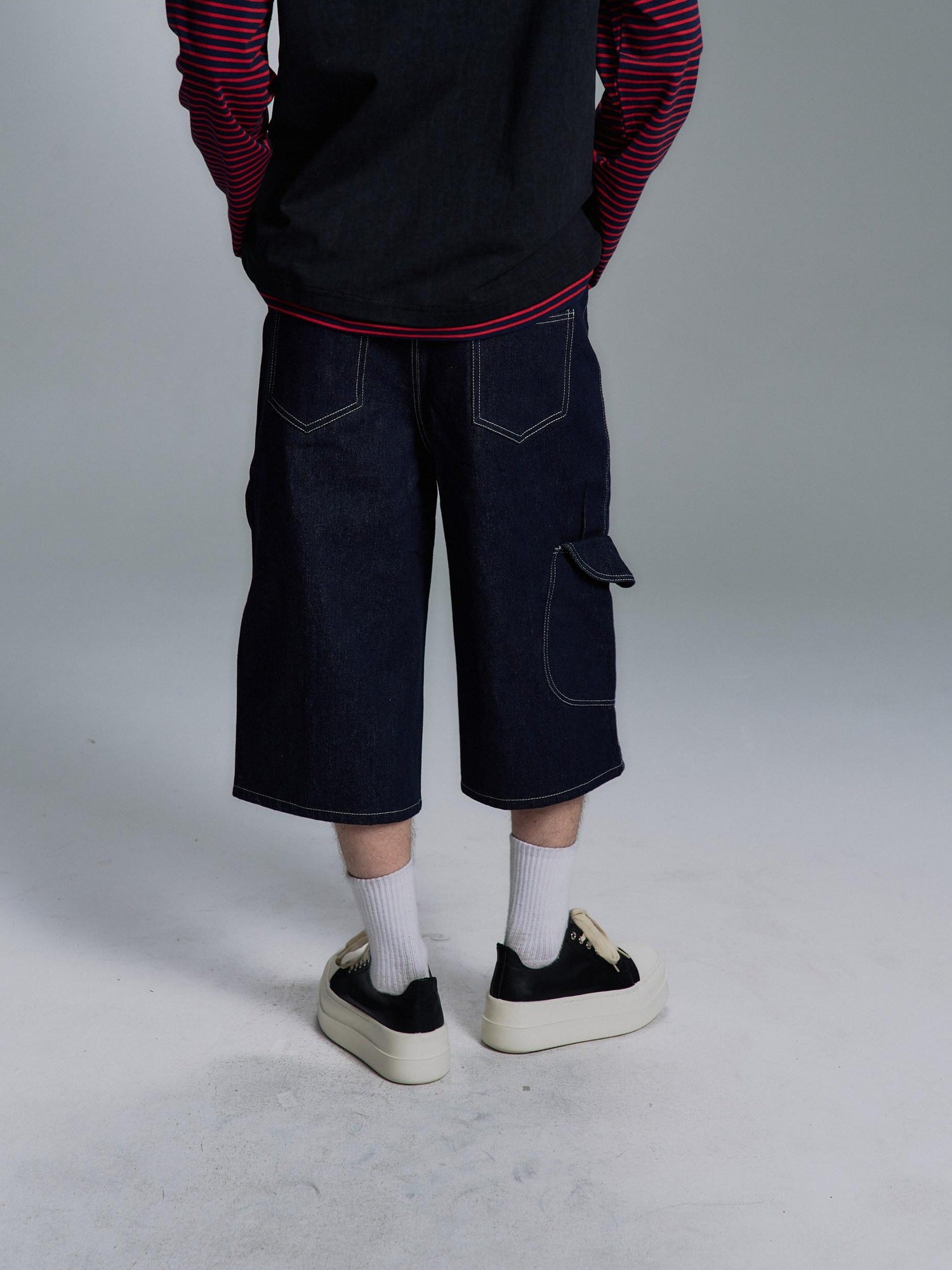 PAIKI 100 Percent Cotton Loose Fit Pocket Topstitch Mid Rise Men Casual Short Trousers
