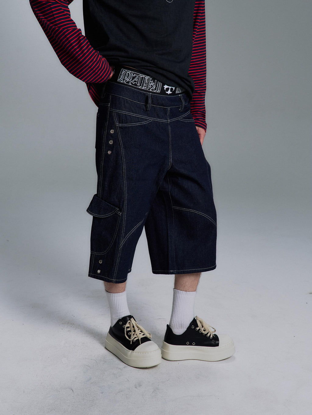 PAIKI 100 Percent Cotton Loose Fit Pocket Topstitch Mid Rise Men Casual Short Trousers