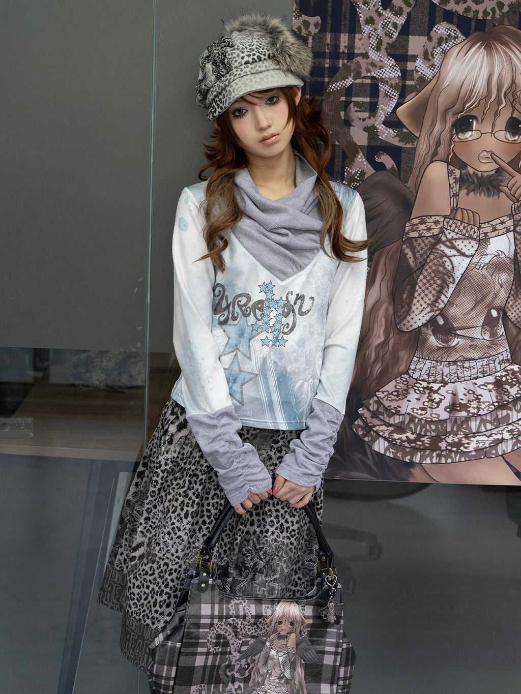 4RE1GN Badge Star Print Contrast Ruched Neck Women's Polyester Long Sleeve T-shirts