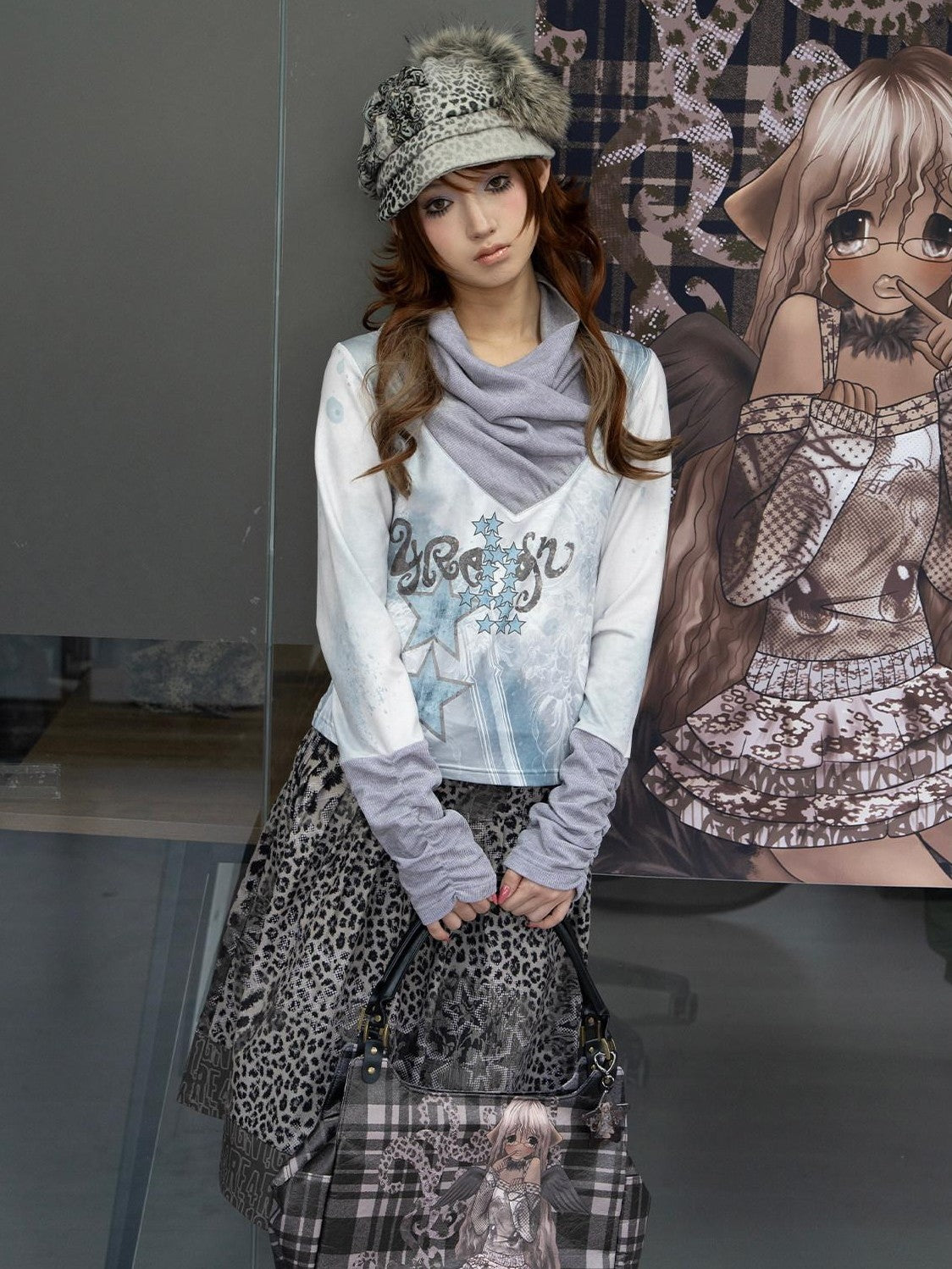 4RE1GN Badge Star Print Contrast Ruched Neck Women's Polyester Long Sleeve T-shirts