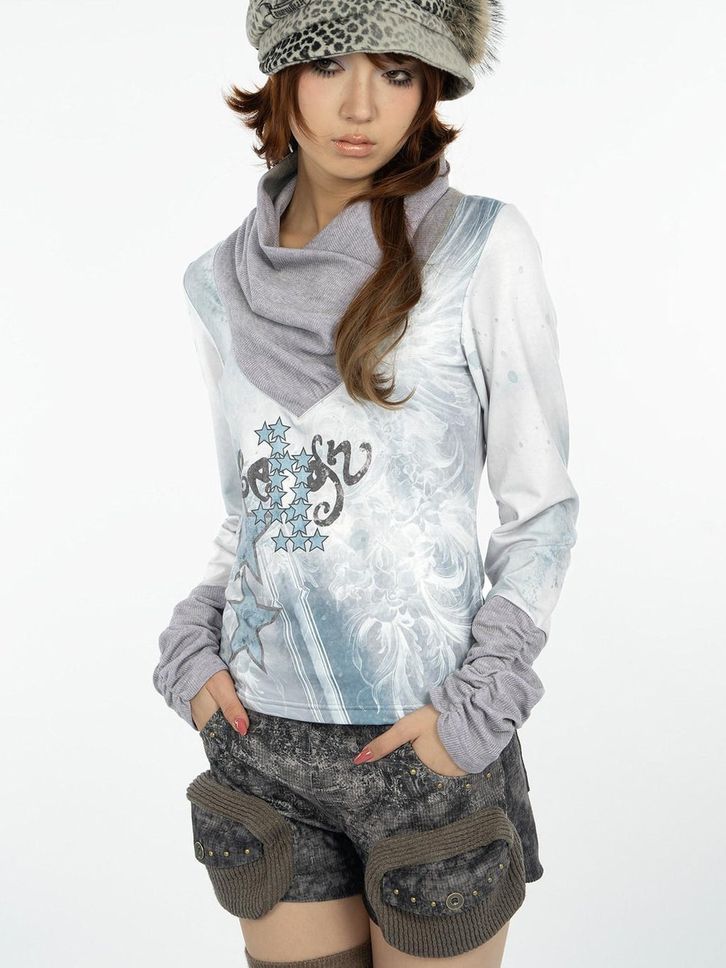 4RE1GN Badge Star Print Contrast Ruched Neck Women's Polyester Long Sleeve T-shirts