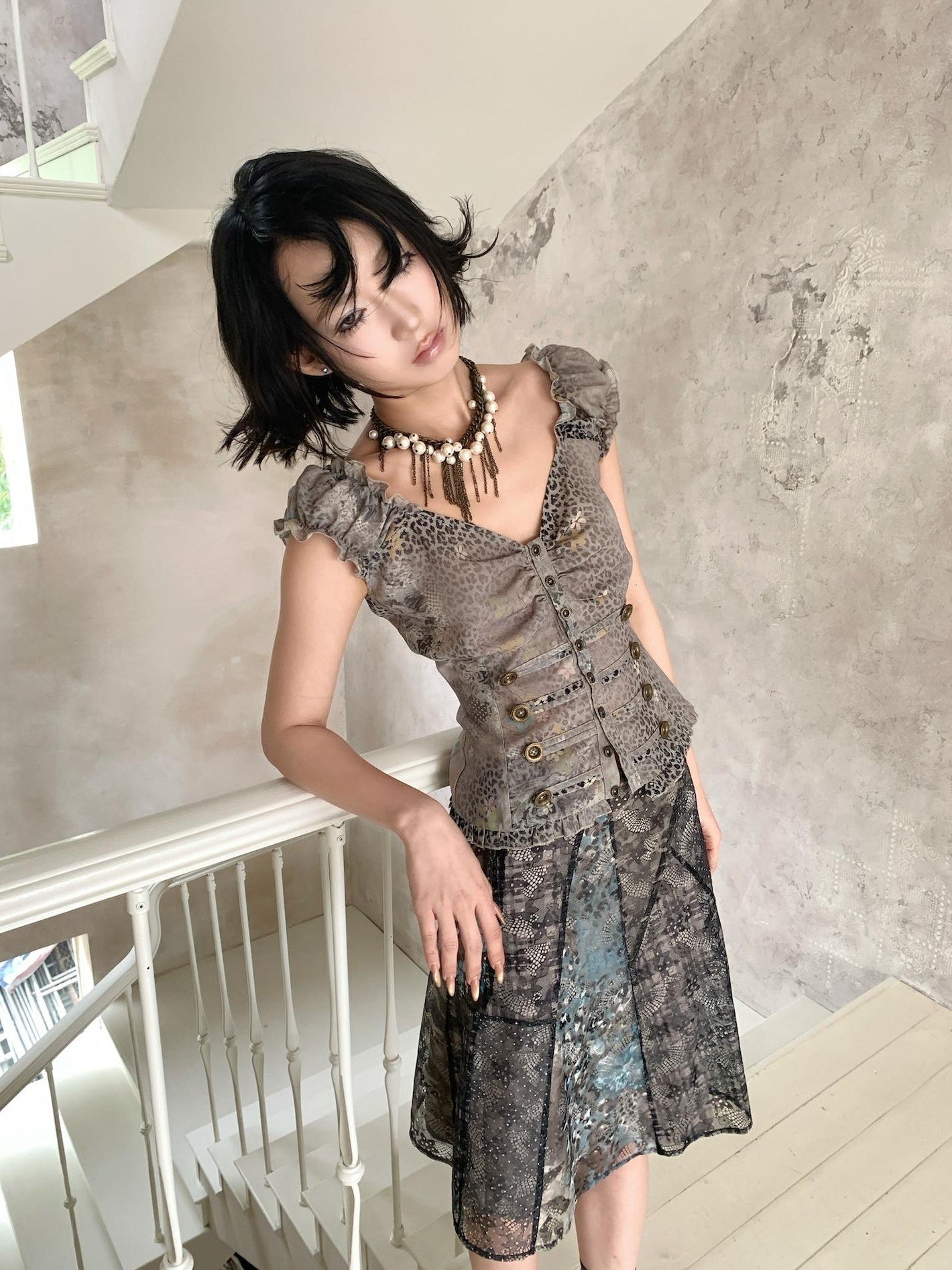4RE1GN Cloud Gray Leopard Floral Print V-neck Cropped Women's Polyester Tank Tops