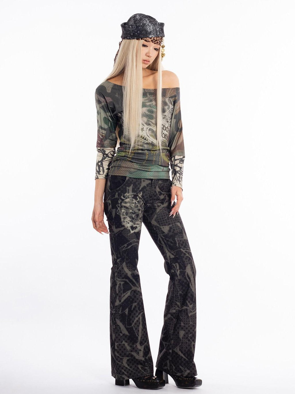 4RE1GN Graffiti Print Spliced Batwing Women's Polyester Spandex Off-shoulder T-shirts