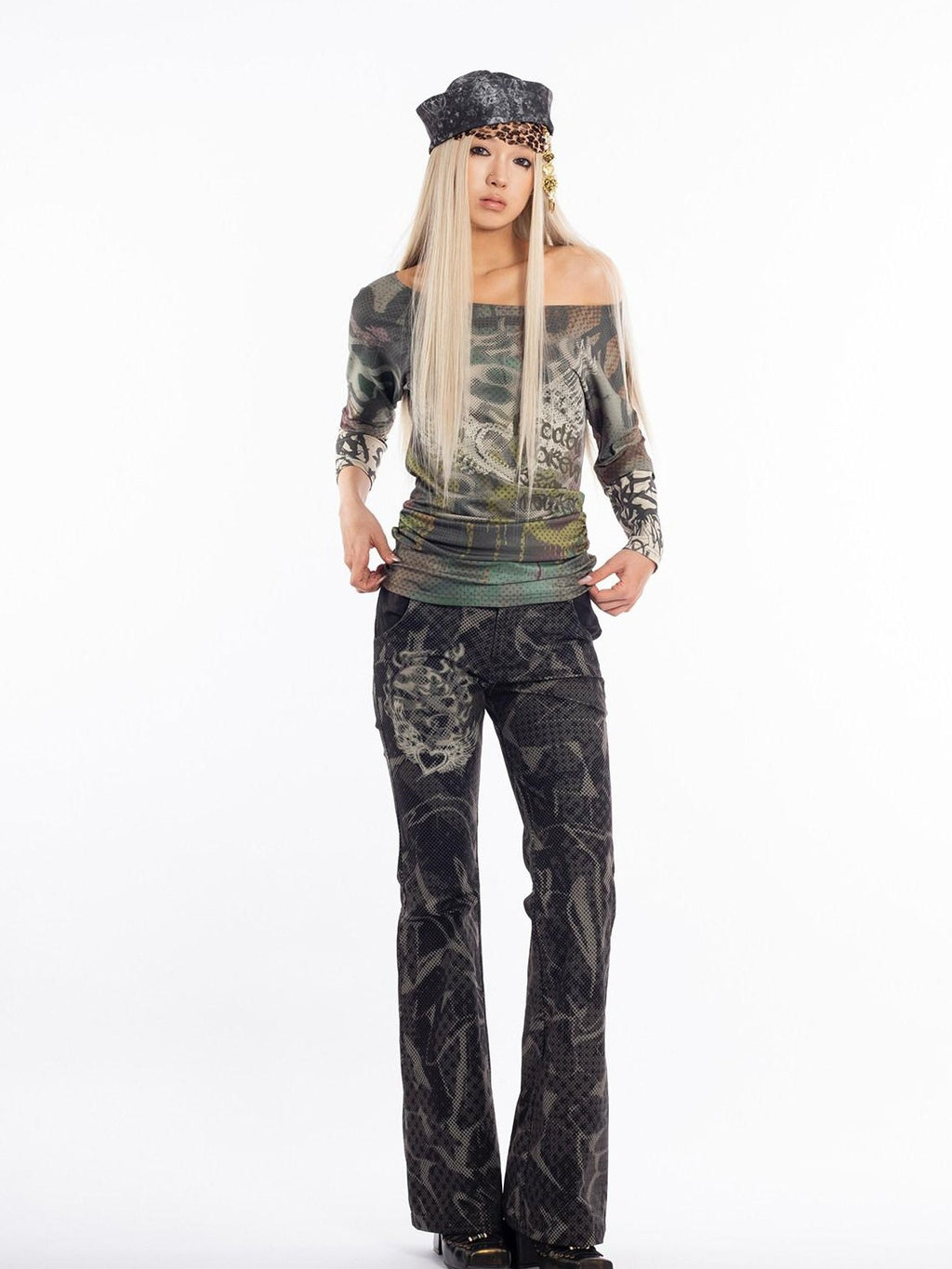 4RE1GN Graffiti Print Spliced Batwing Women's Polyester Spandex Off-shoulder T-shirts