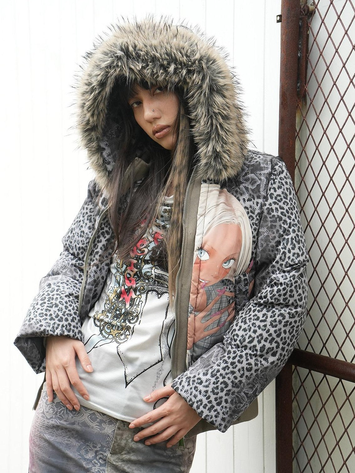 4RE1GN Hand Painted Character Text Graffiti Hooded Short Women's Polyester Down Jackets