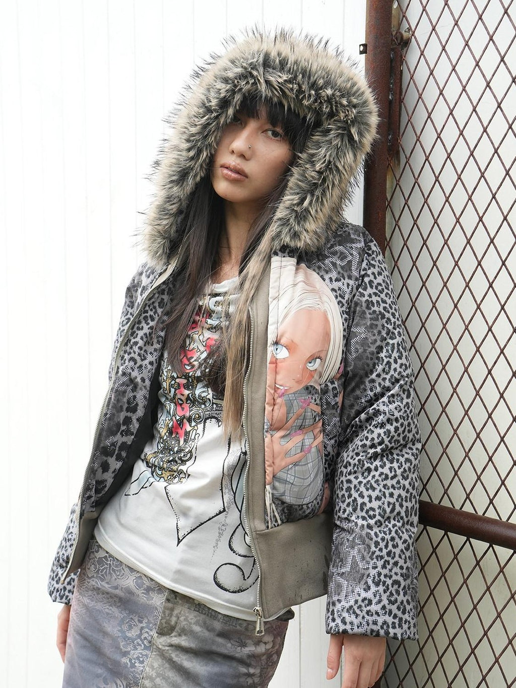 4RE1GN Hand Painted Character Text Graffiti Hooded Short Women's Polyester Down Jackets