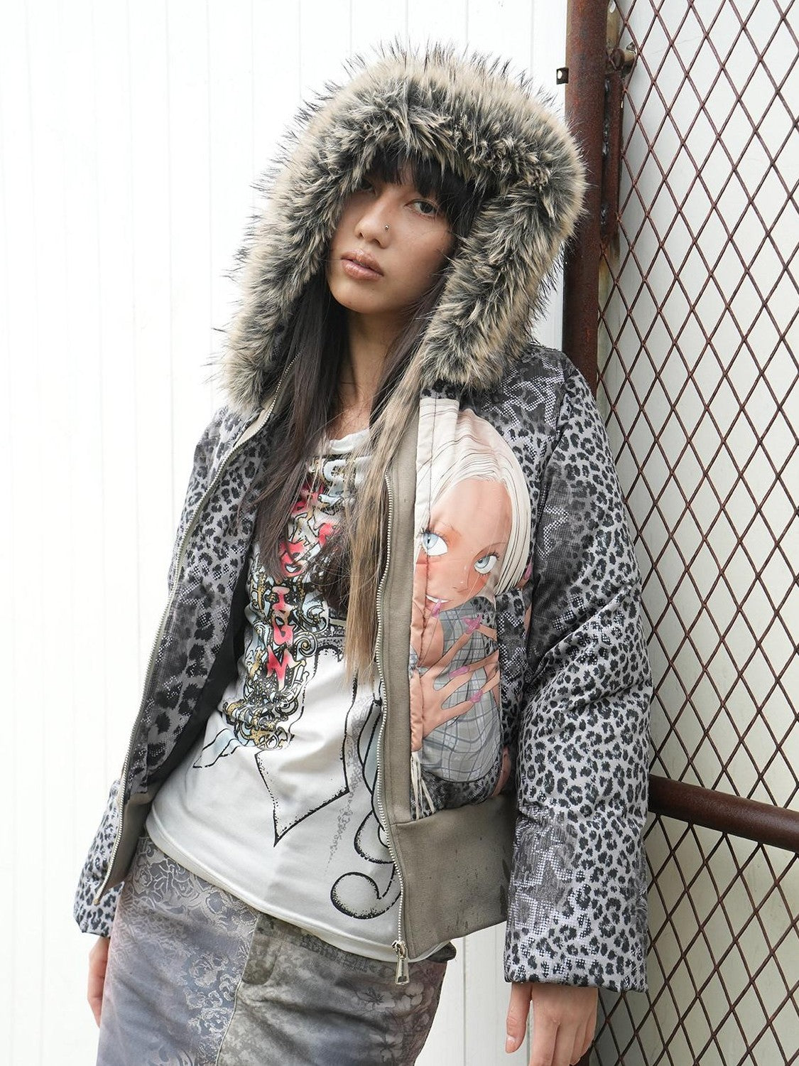 4RE1GN Hand Painted Character Text Graffiti Hooded Short Women's Polyester Down Jackets