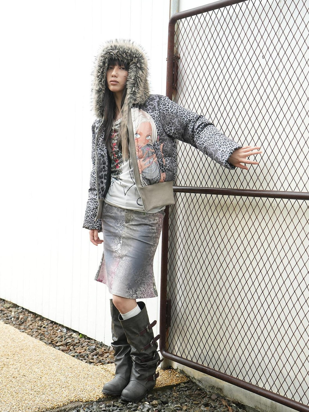 4RE1GN Hand Painted Character Text Graffiti Hooded Short Women's Polyester Down Jackets