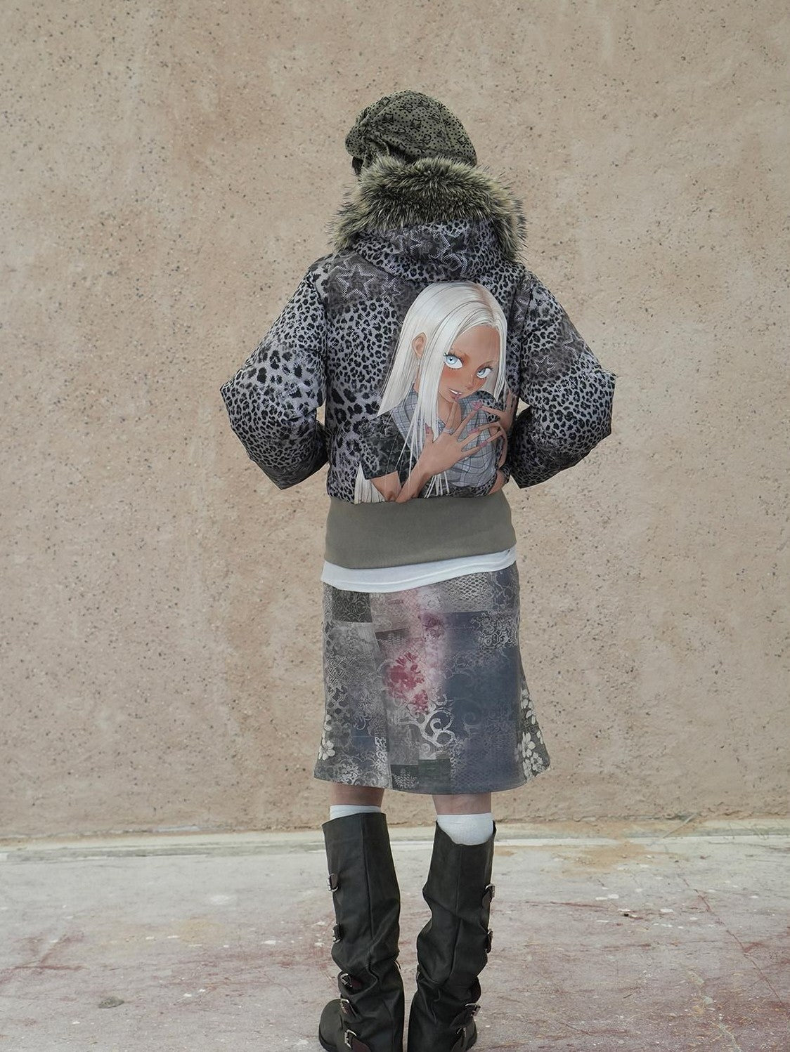 4RE1GN Hand Painted Character Text Graffiti Hooded Short Women's Polyester Down Jackets