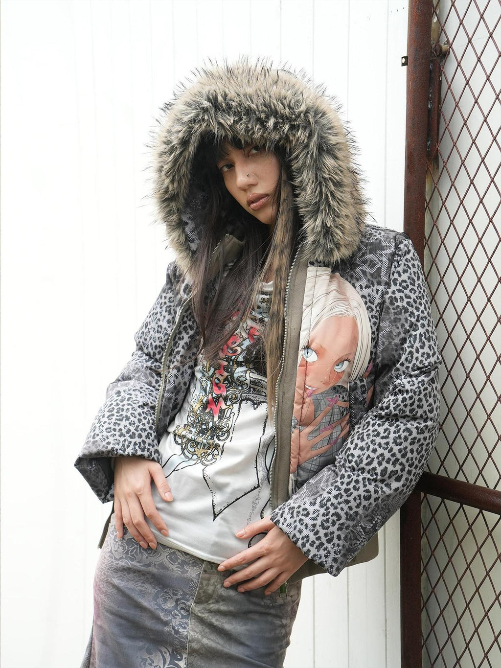 4RE1GN Hand Painted Character Text Graffiti Hooded Short Women's Polyester Down Jackets