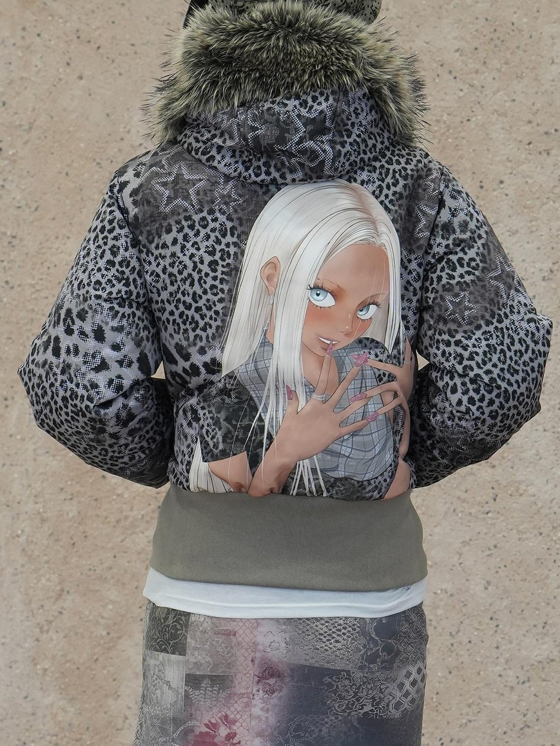 4RE1GN Hand Painted Character Text Graffiti Hooded Short Women's Polyester Down Jackets