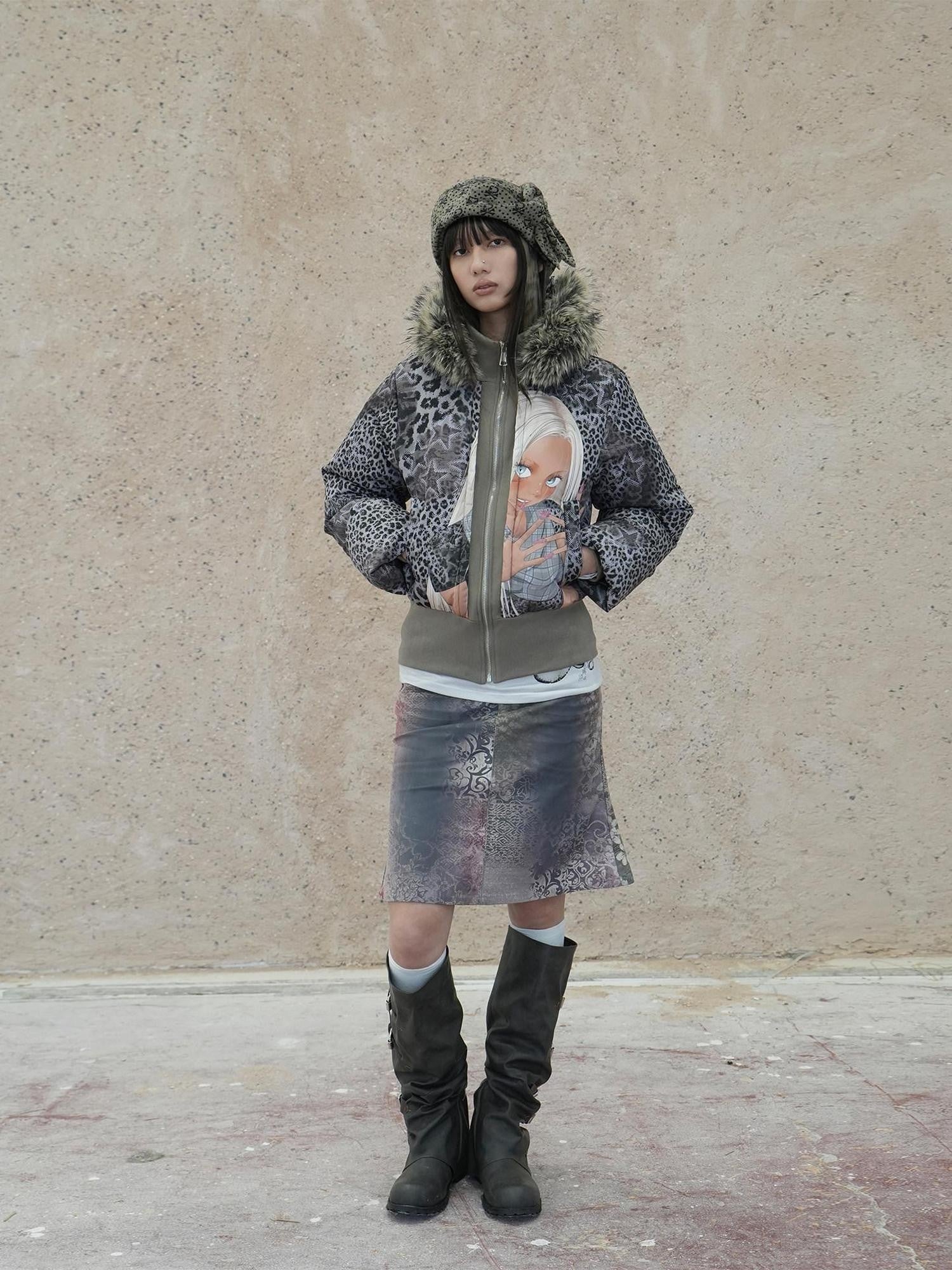 4RE1GN Hand Painted Character Text Graffiti Hooded Short Women's Polyester Down Jackets