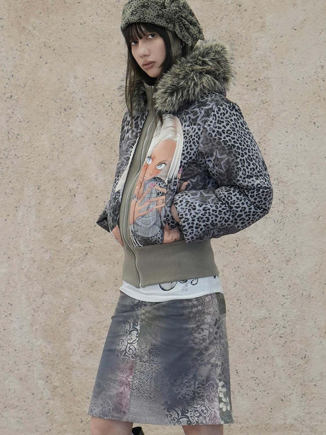 4RE1GN Hand Painted Character Text Graffiti Hooded Short Women's Polyester Down Jackets