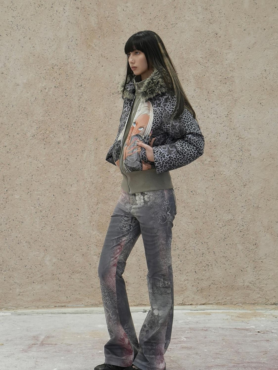 4RE1GN Hand Painted Character Text Graffiti Hooded Short Women's Polyester Down Jackets