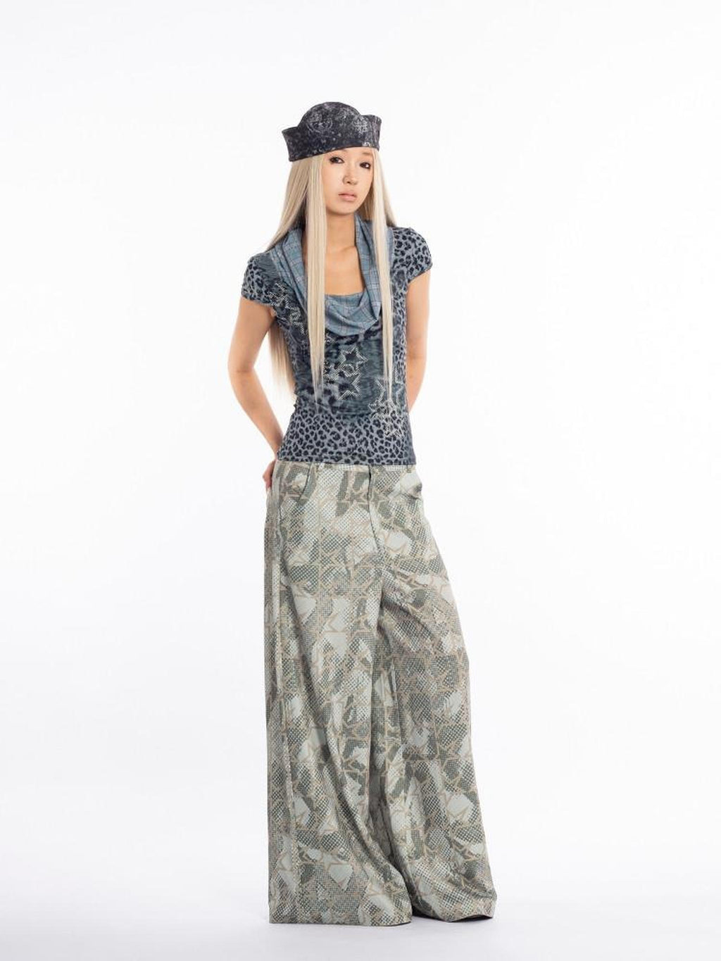 4RE1GN Star Leopard Print Scarf Collar Women's Polyester Spandex Short Sleeve T-shirts