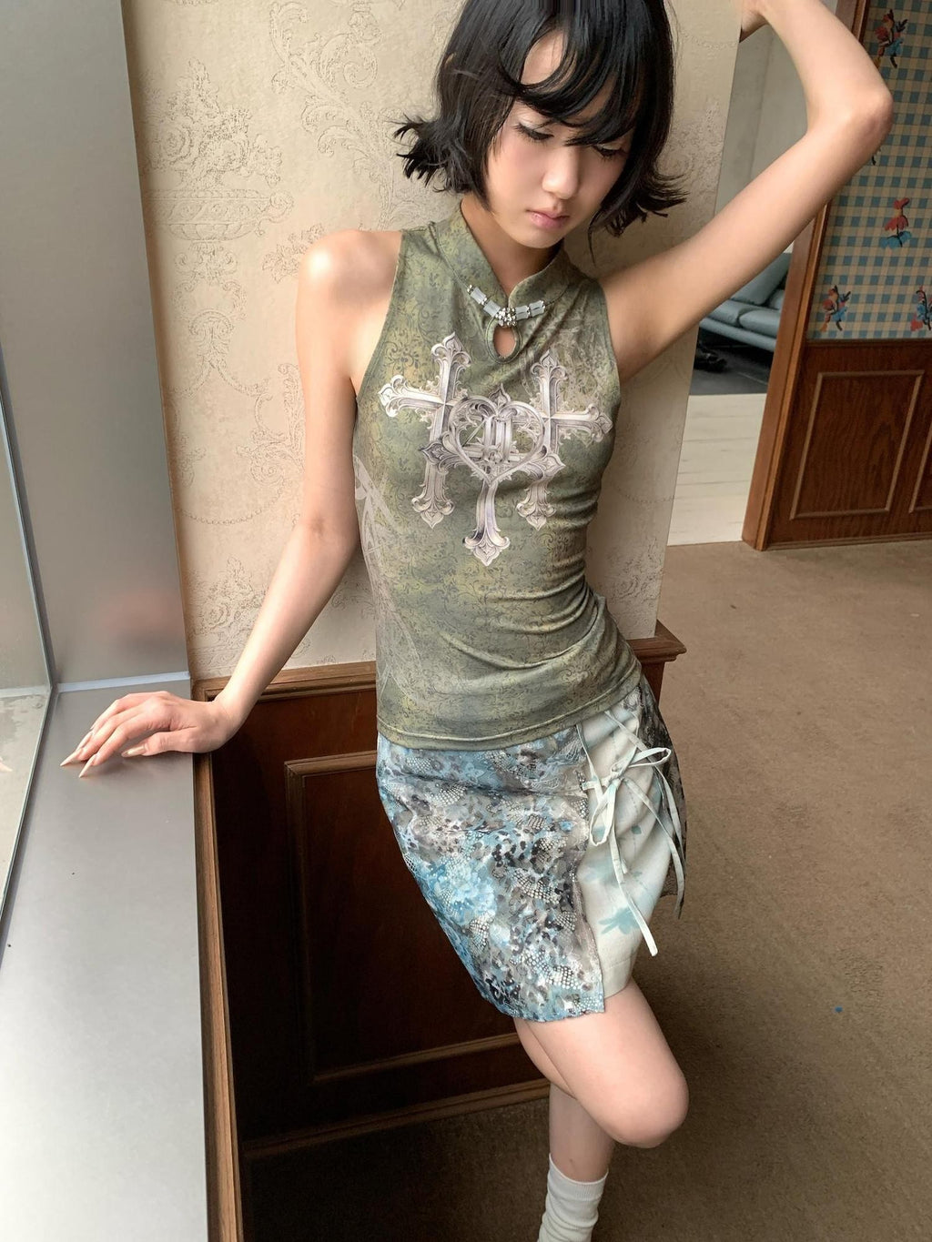 4RE1GN Triple Cross Badge Floral Print Cheongsam Collar Button Slim Women's Halter Tops
