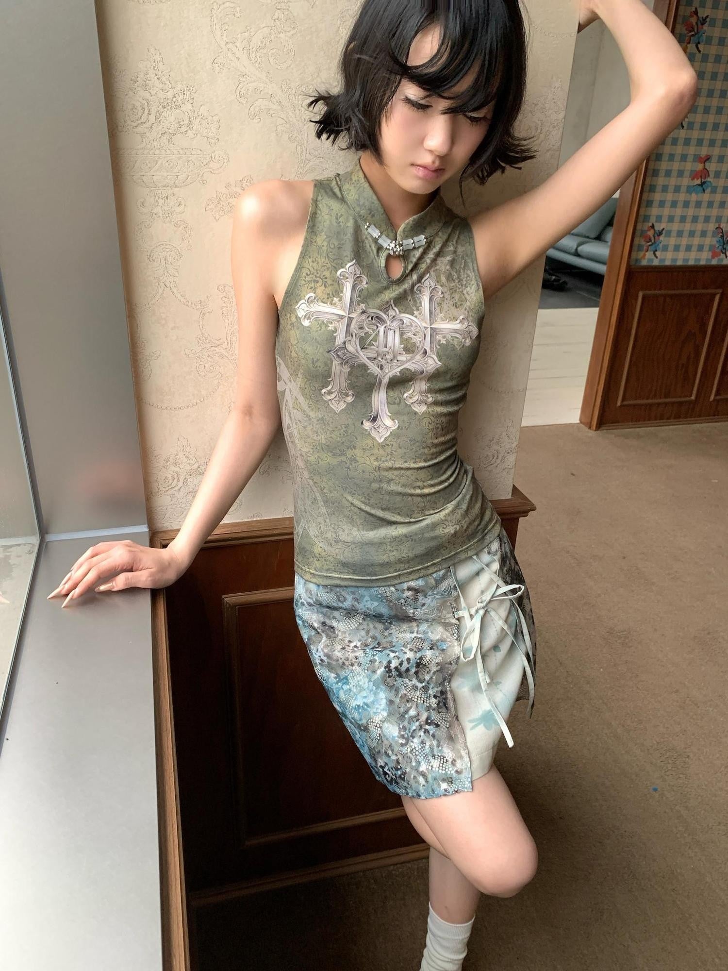 4RE1GN Triple Cross Badge Floral Print Cheongsam Collar Button Slim Women's Halter Tops