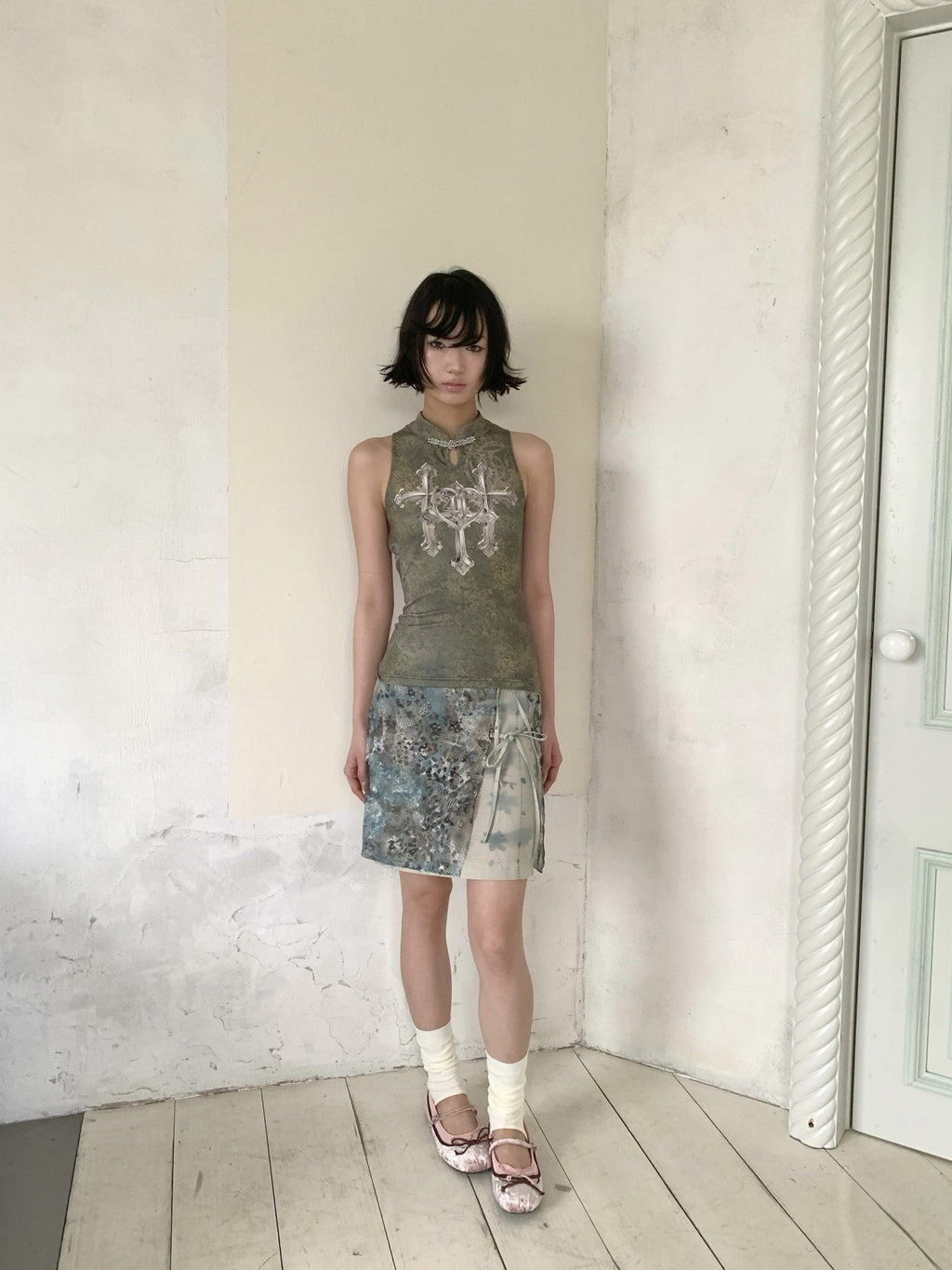4RE1GN Triple Cross Badge Floral Print Cheongsam Collar Button Slim Women's Halter Tops