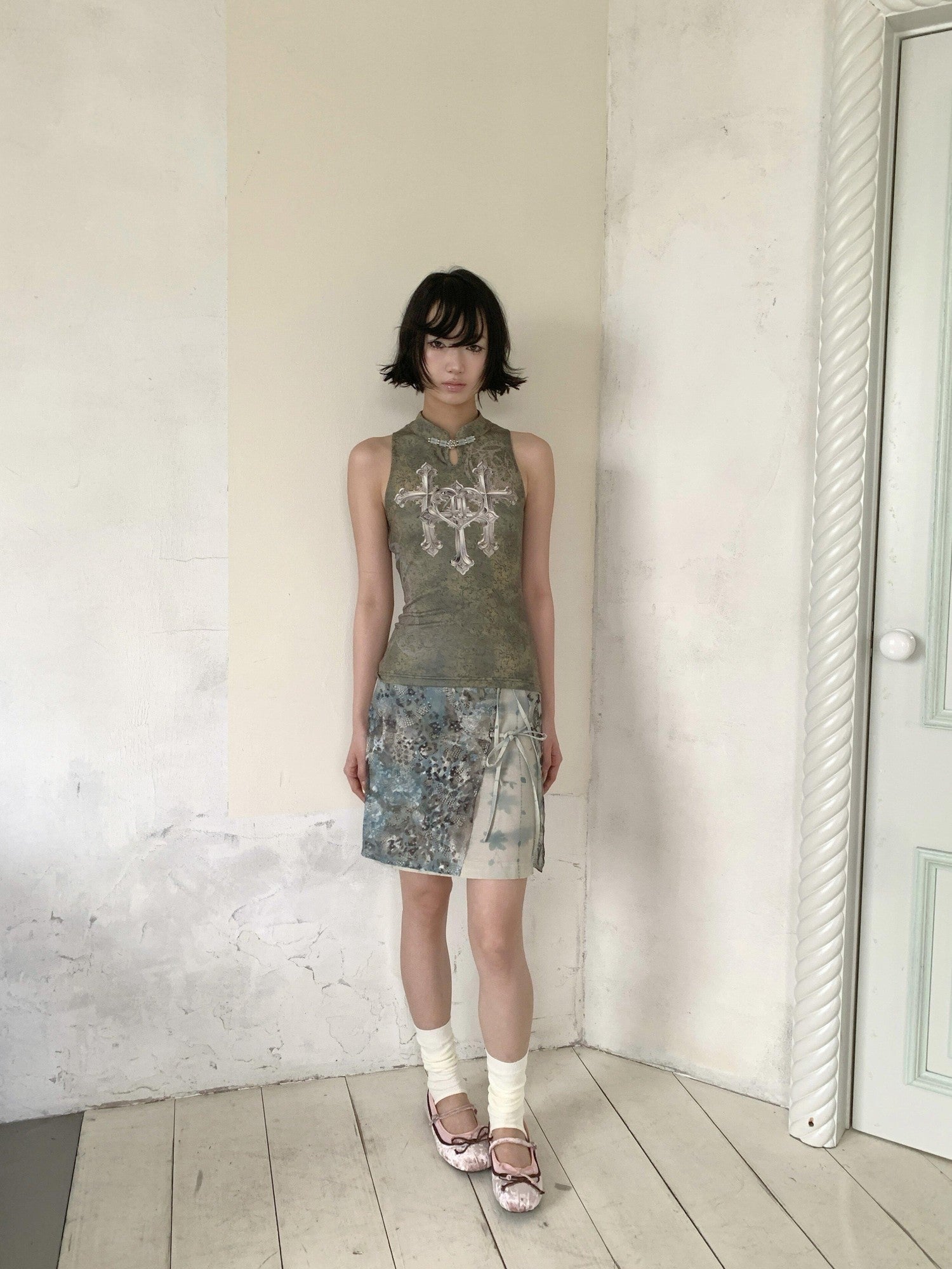 4RE1GN Triple Cross Badge Floral Print Cheongsam Collar Button Slim Women's Halter Tops