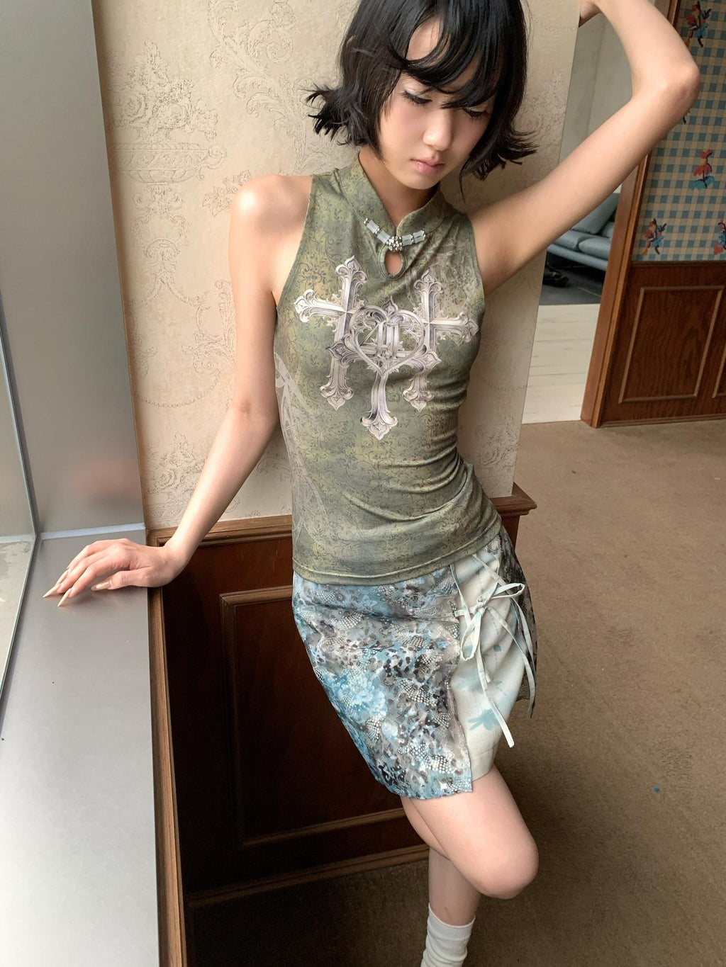 4RE1GN Triple Cross Badge Floral Print Cheongsam Collar Button Slim Women's Halter Tops