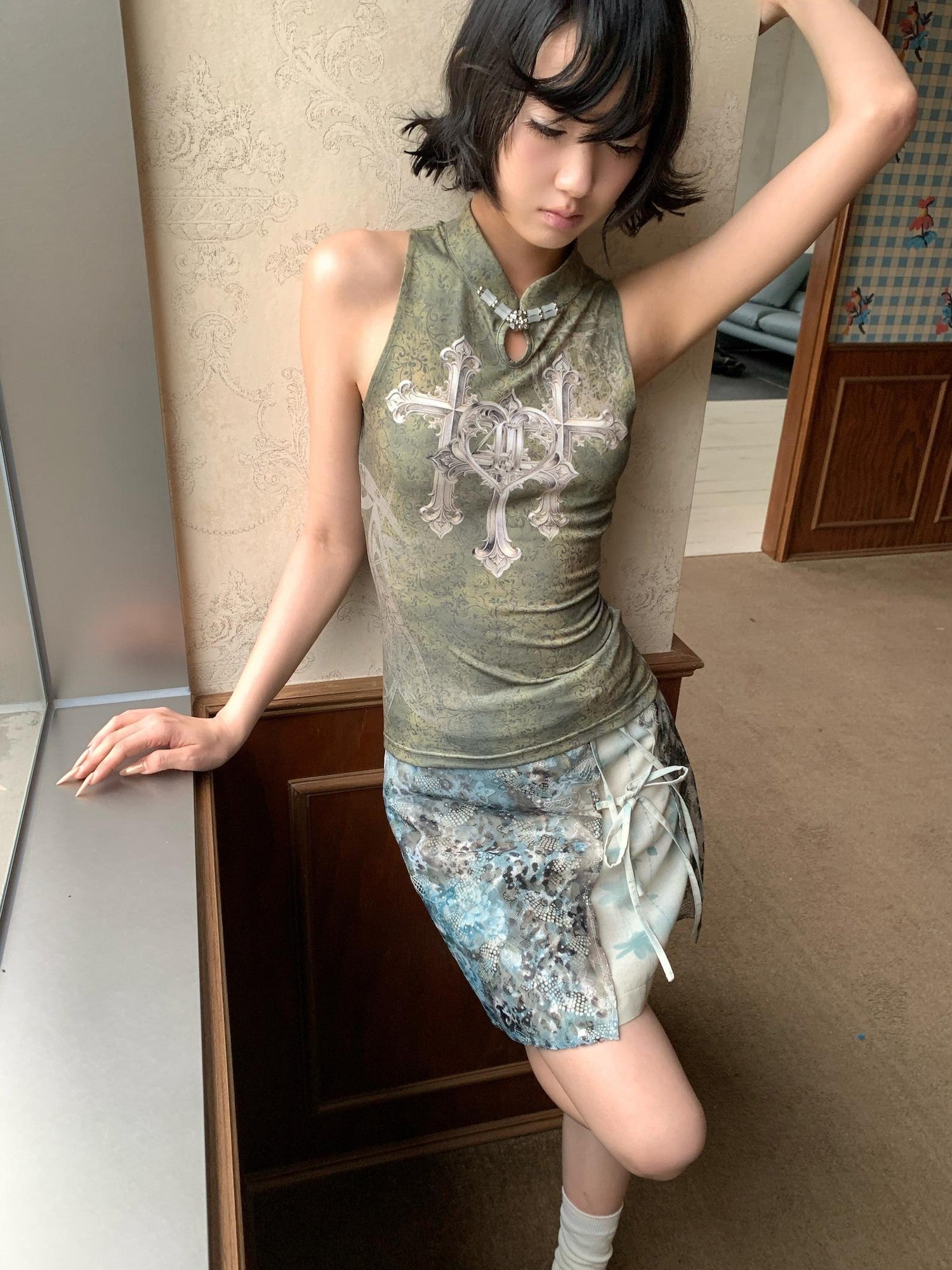 4RE1GN Triple Cross Badge Floral Print Cheongsam Collar Button Slim Women's Halter Tops