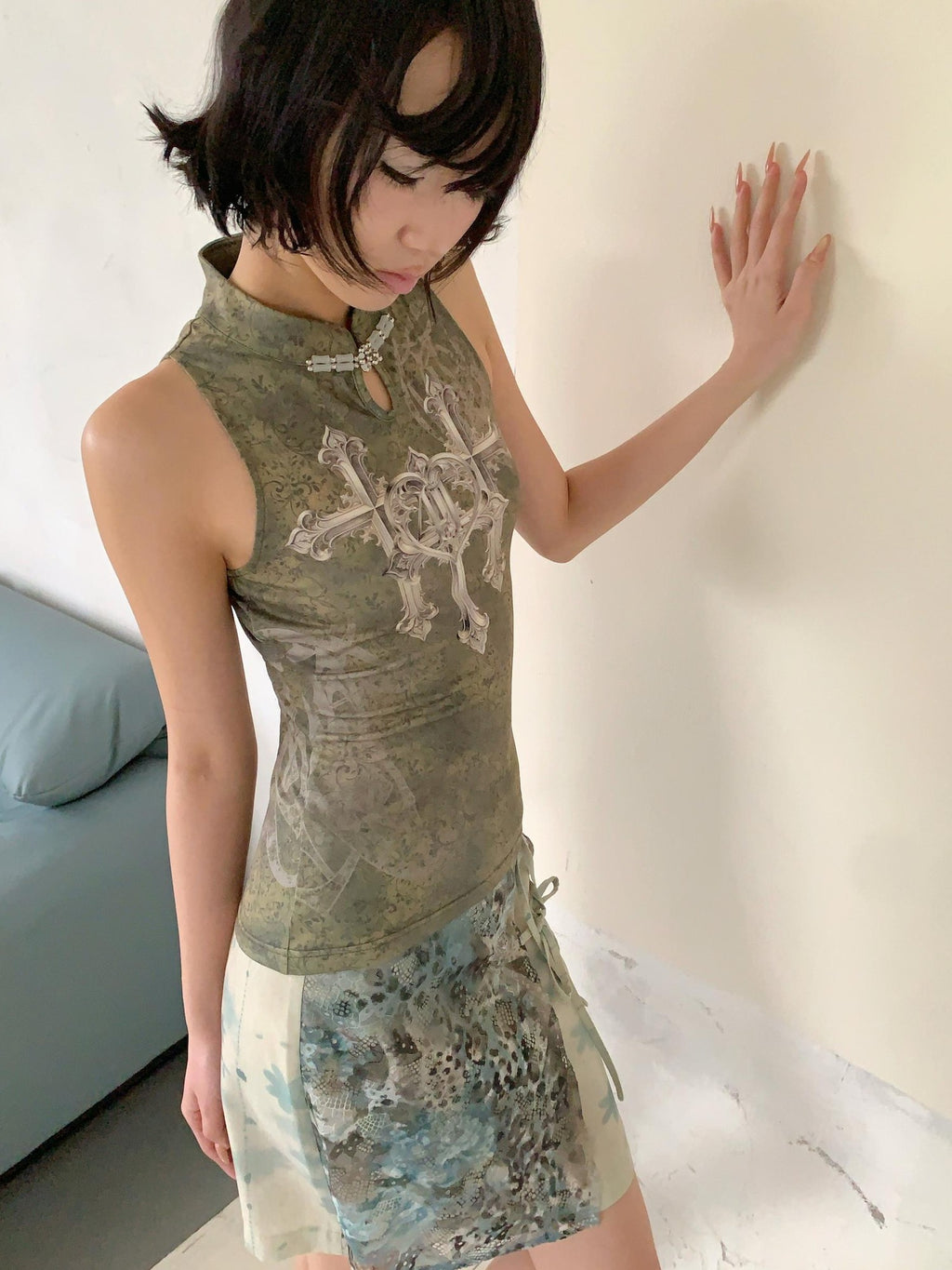 4RE1GN Triple Cross Badge Floral Print Cheongsam Collar Button Slim Women's Halter Tops