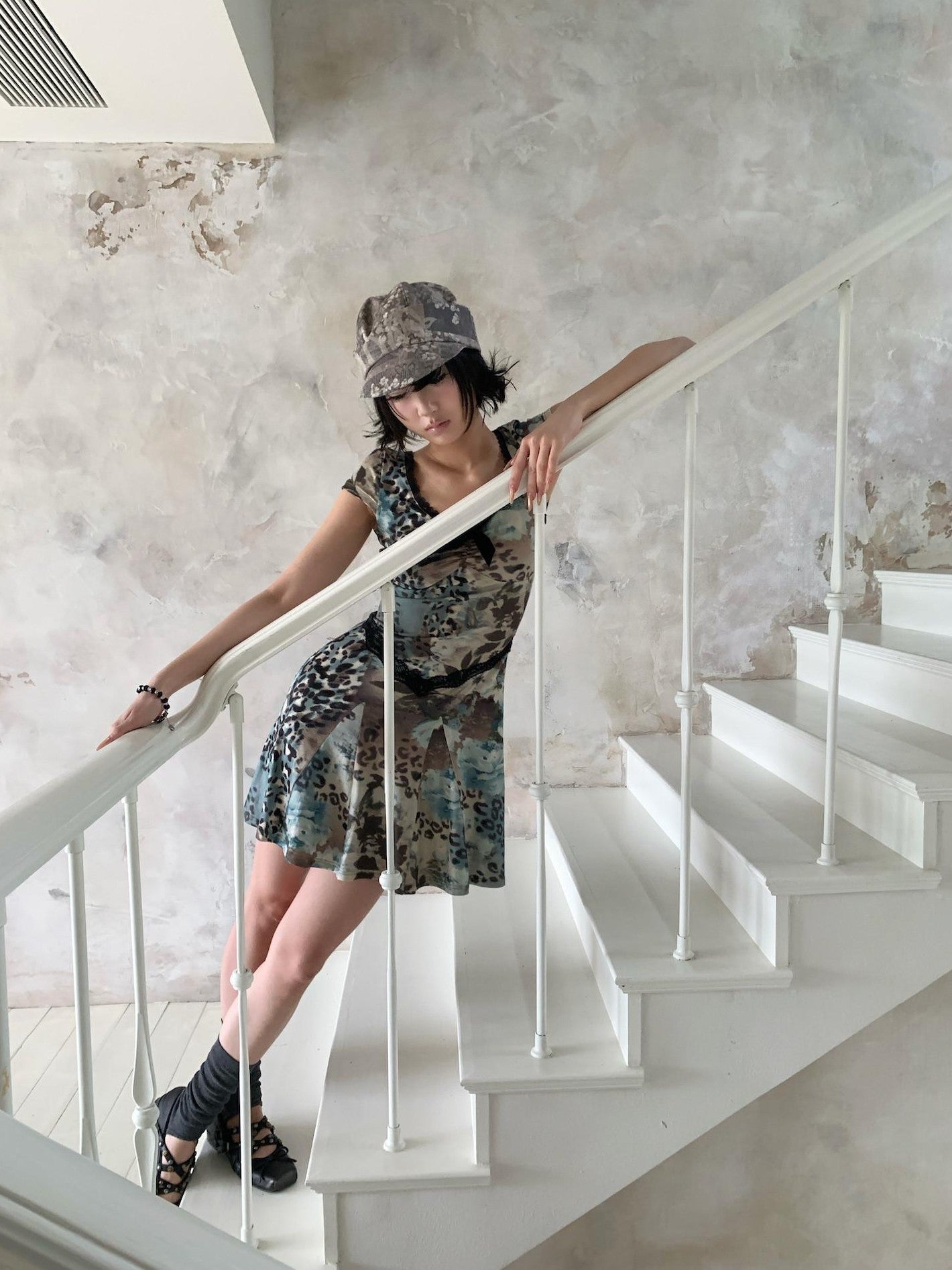 4RE1GN Vintage Floral Antique Motif Old Style Pattern Women's Short Brim Hats