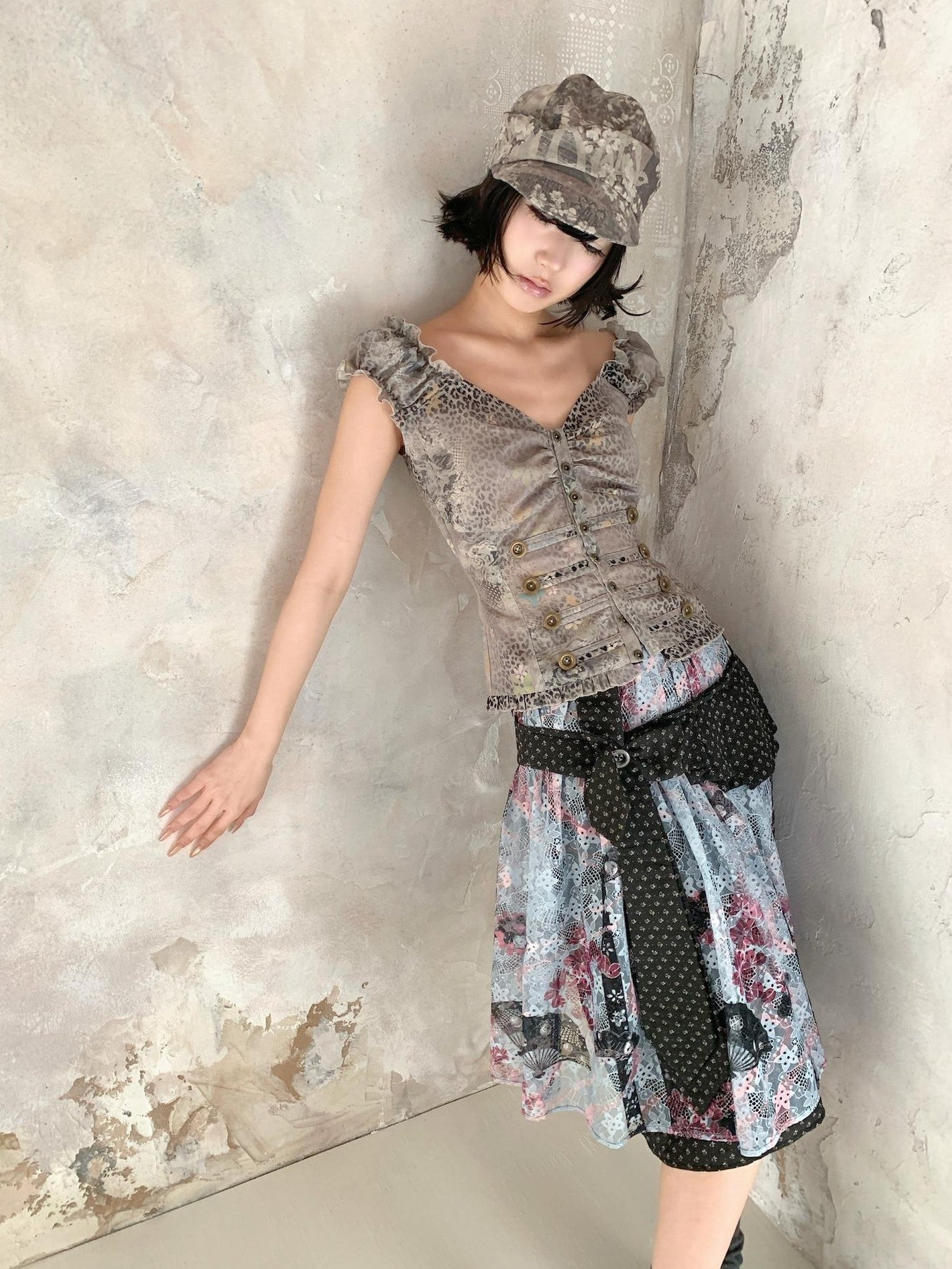 4RE1GN Vintage Floral Antique Motif Old Style Pattern Women's Short Brim Hats