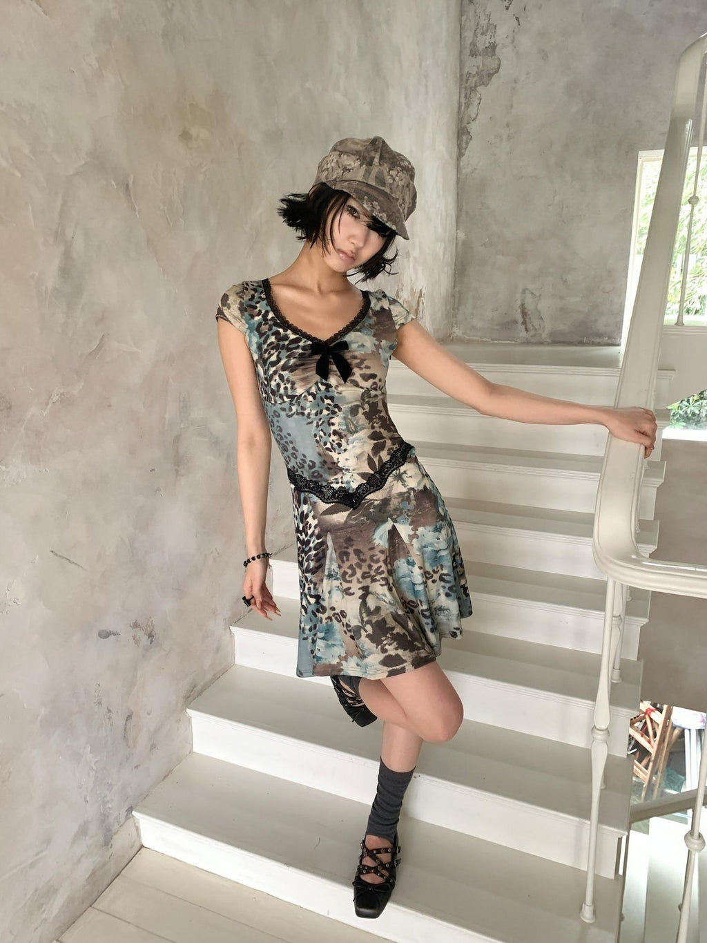 4RE1GN Vintage Floral Antique Motif Old Style Pattern Women's Short Brim Hats