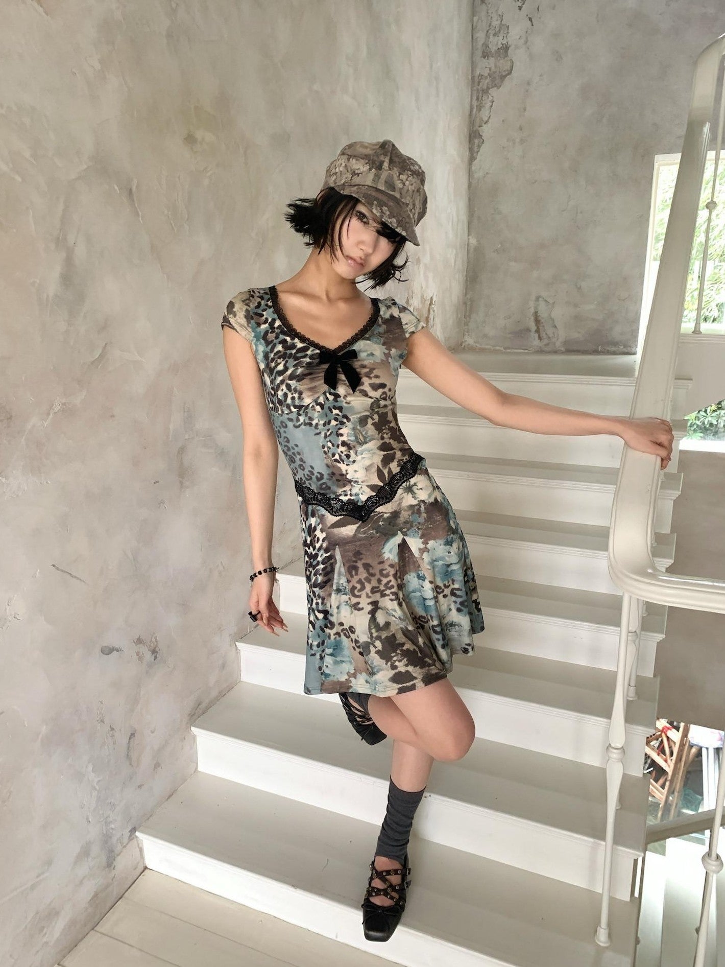 4RE1GN Vintage Floral Antique Motif Old Style Pattern Women's Short Brim Hats