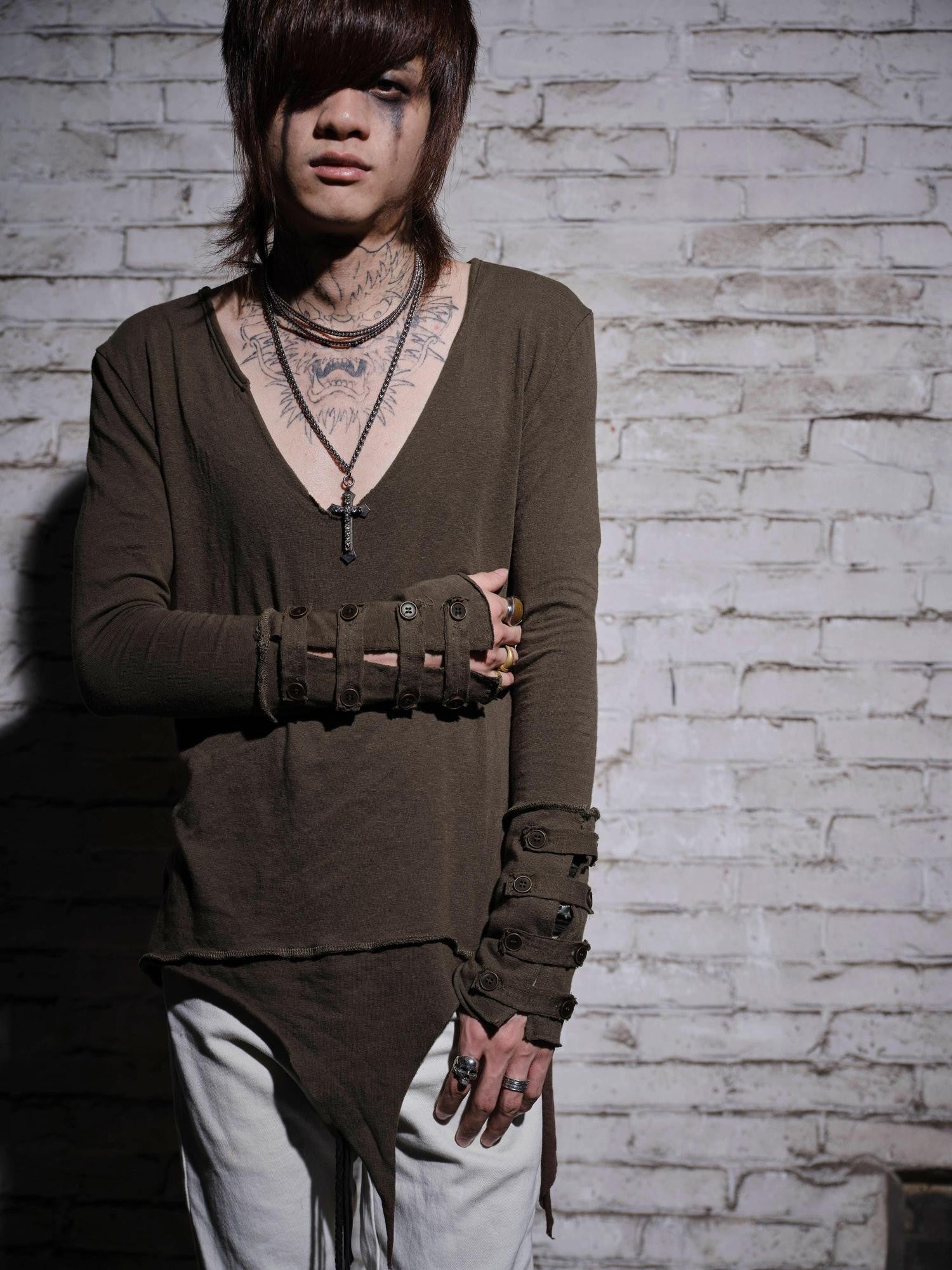 The space between Us Wasteland Asymmetric V-neck Slim Women's Cotton Long Sleeve T-shirts
