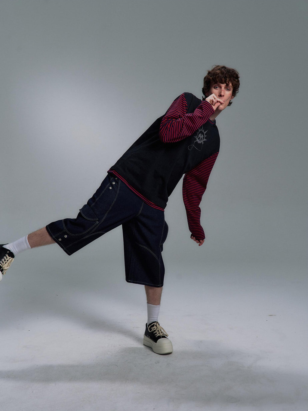 PAIKI 100 Percent Cotton Loose Fit Pocket Topstitch Mid Rise Men Casual Short Trousers