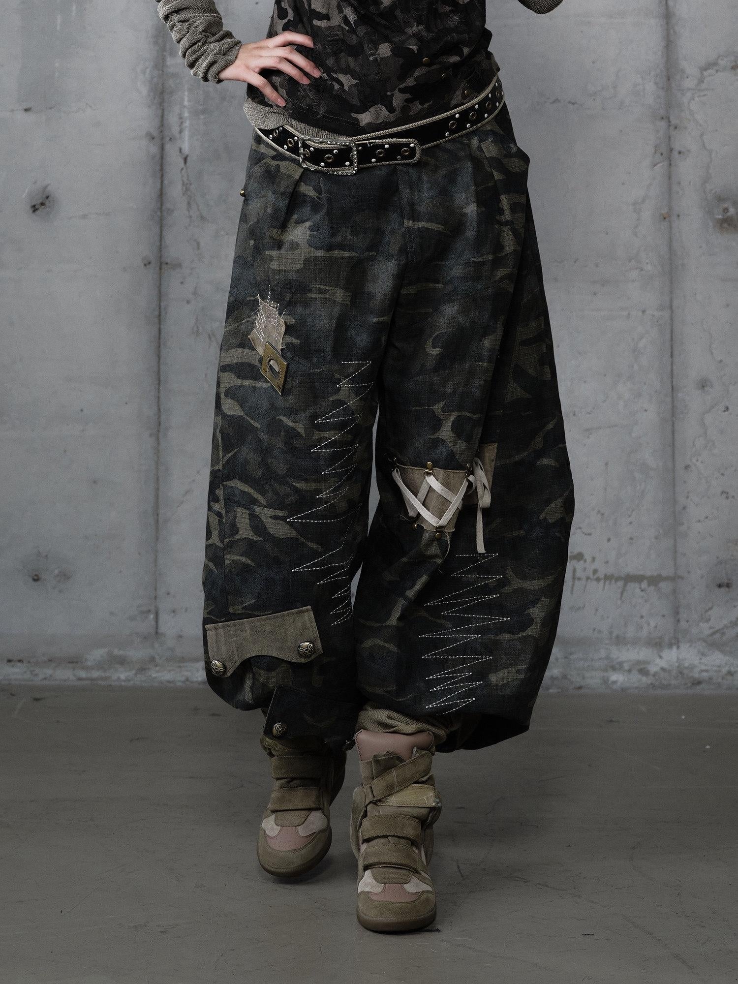 NO ROMANCE Embroidered Cotton Camo Casual Mid Rise Curved Cut Teen Girls Wide-Leg Pants