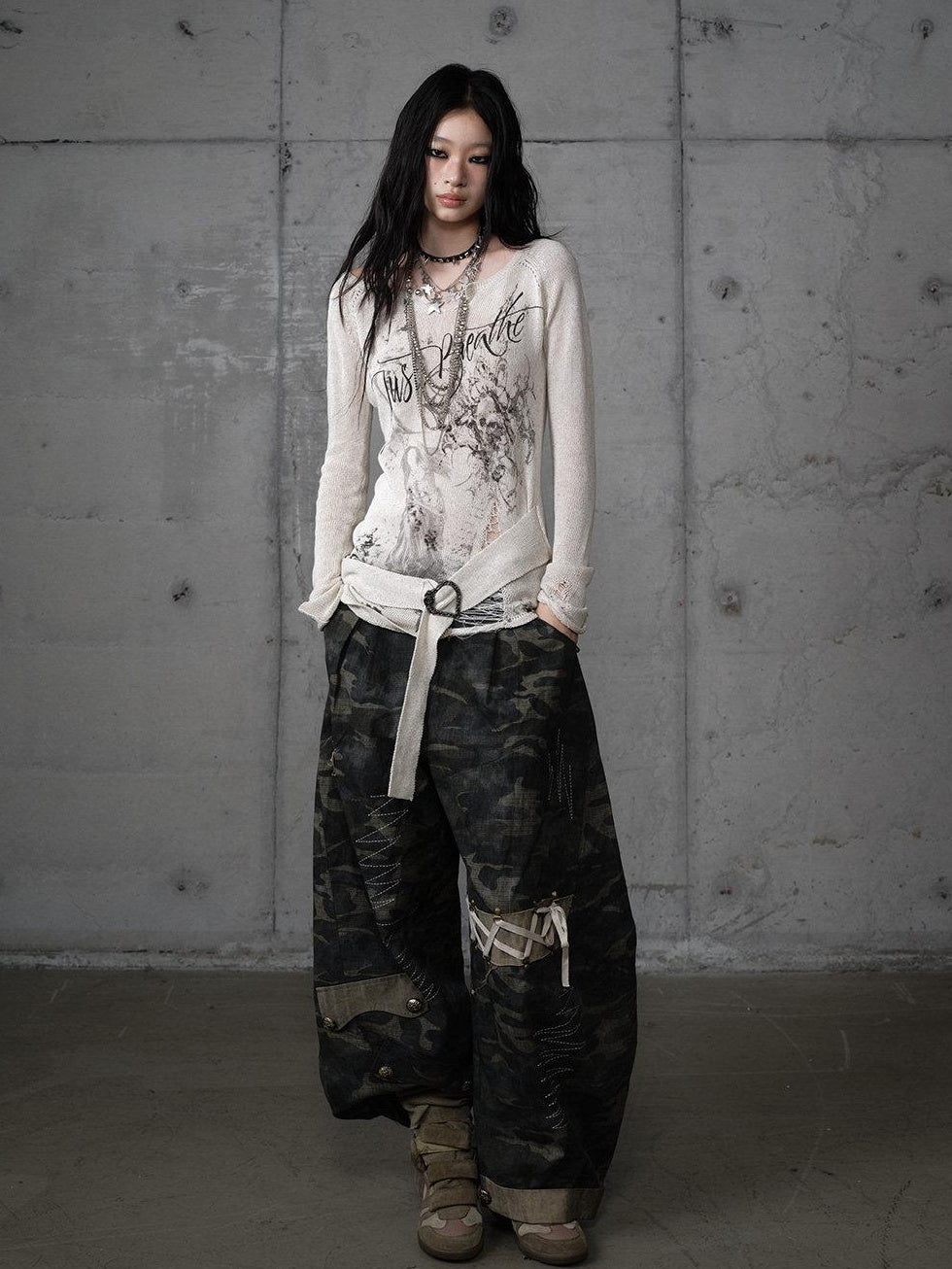 NO ROMANCE Embroidered Cotton Camo Casual Mid Rise Curved Cut Teen Girls Wide-Leg Pants