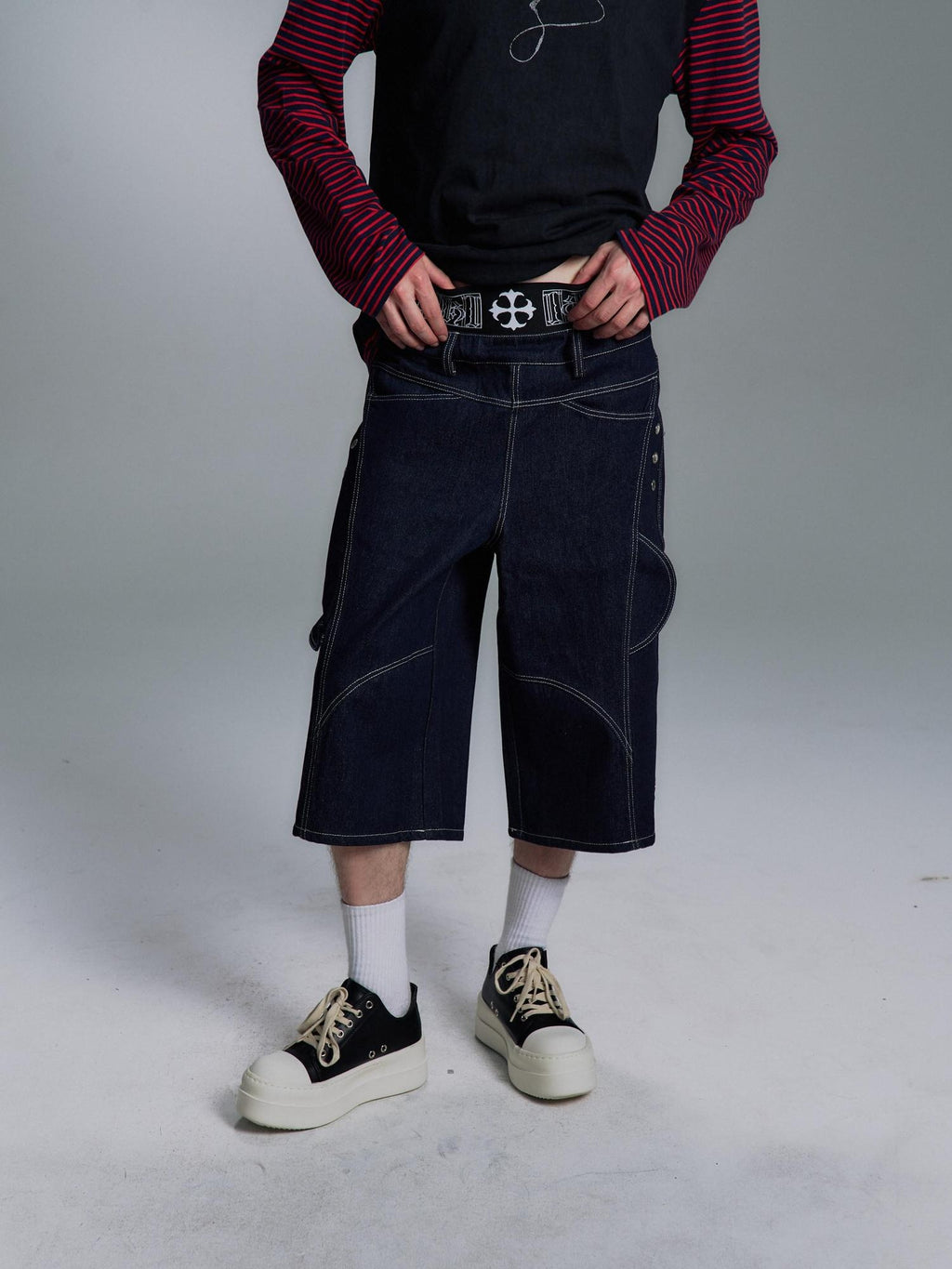 PAIKI 100 Percent Cotton Loose Fit Pocket Topstitch Mid Rise Men Casual Short Trousers