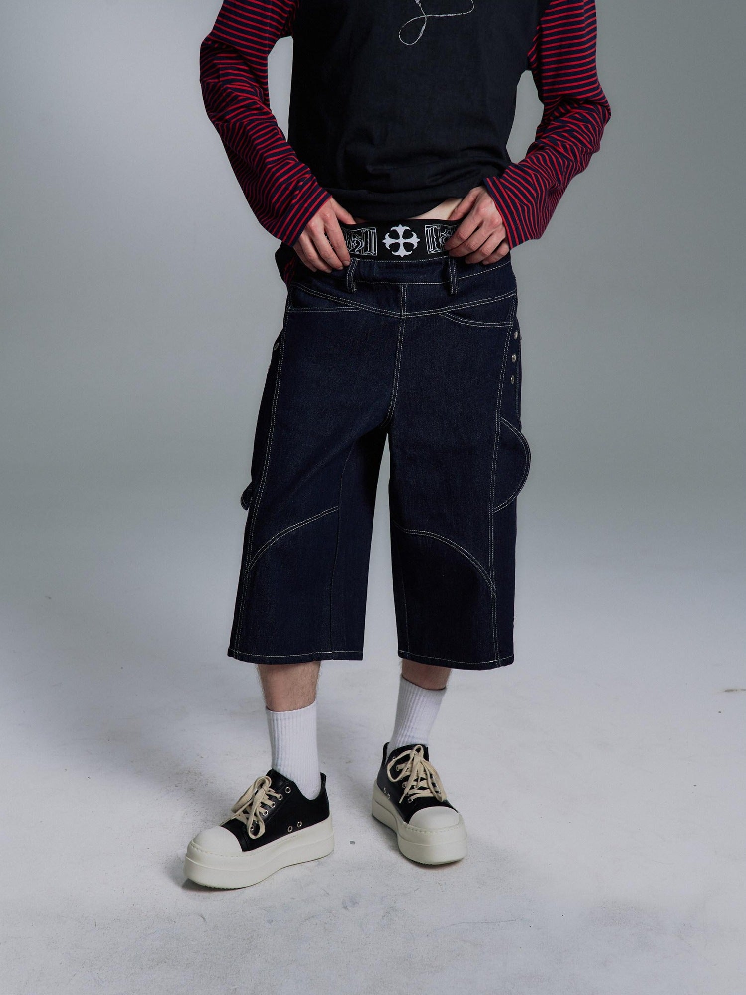 PAIKI 100 Percent Cotton Loose Fit Pocket Topstitch Mid Rise Men Casual Short Trousers