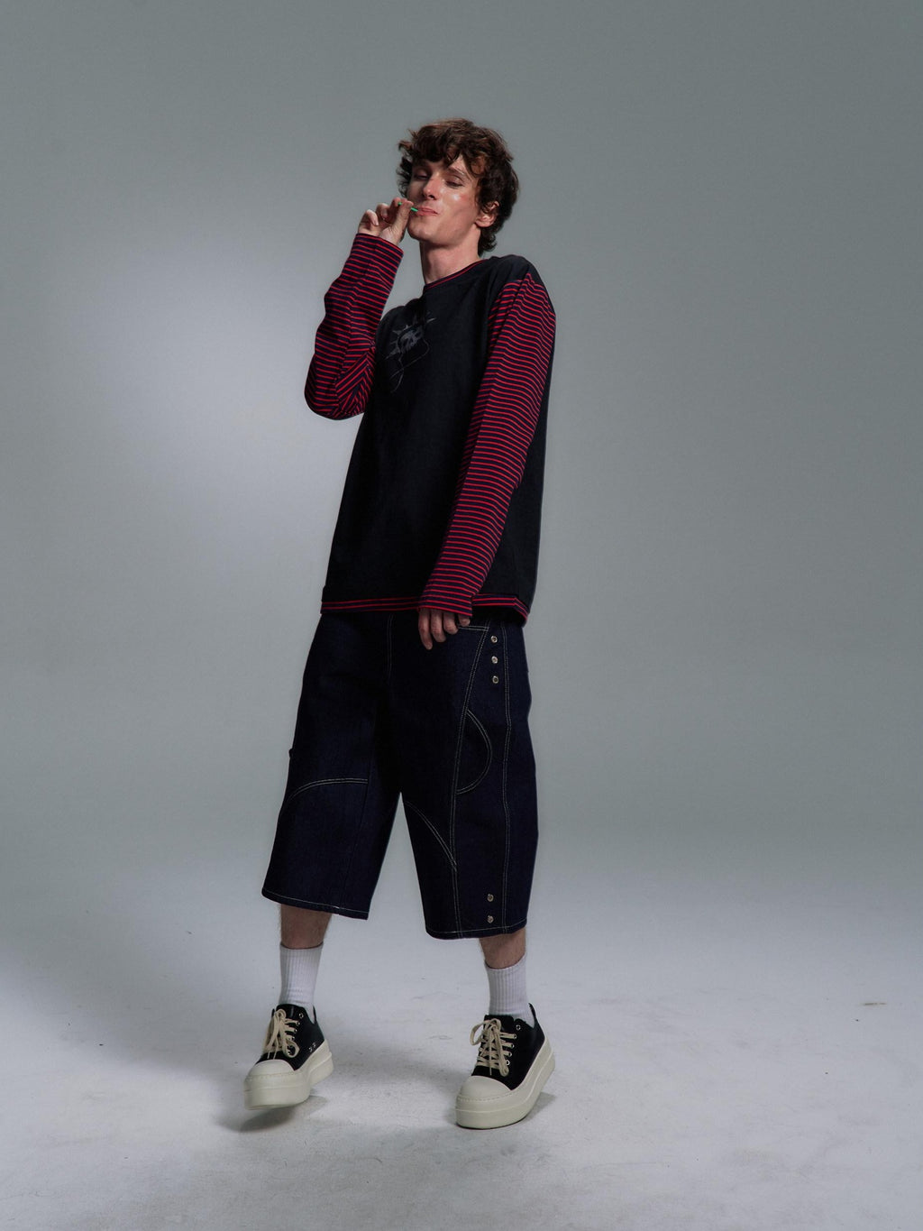 PAIKI 100 Percent Cotton Loose Fit Pocket Topstitch Mid Rise Men Casual Short Trousers