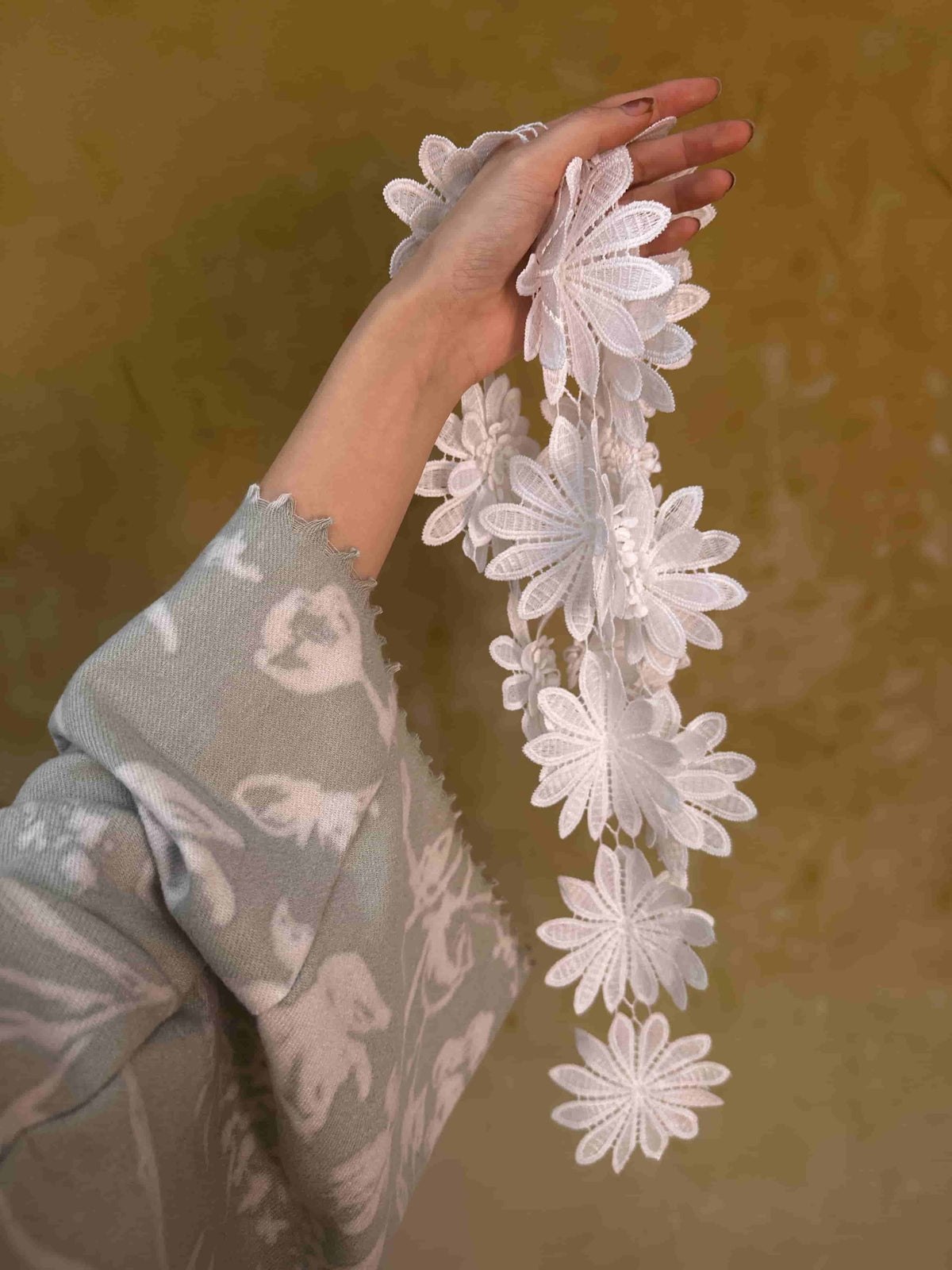 ANTIMOON_3d_Multi_Layer_Floral_Lace_Neck_Decoration_Women's_Polyester_Scarves_&_Shawls_894848647986_MISSTT