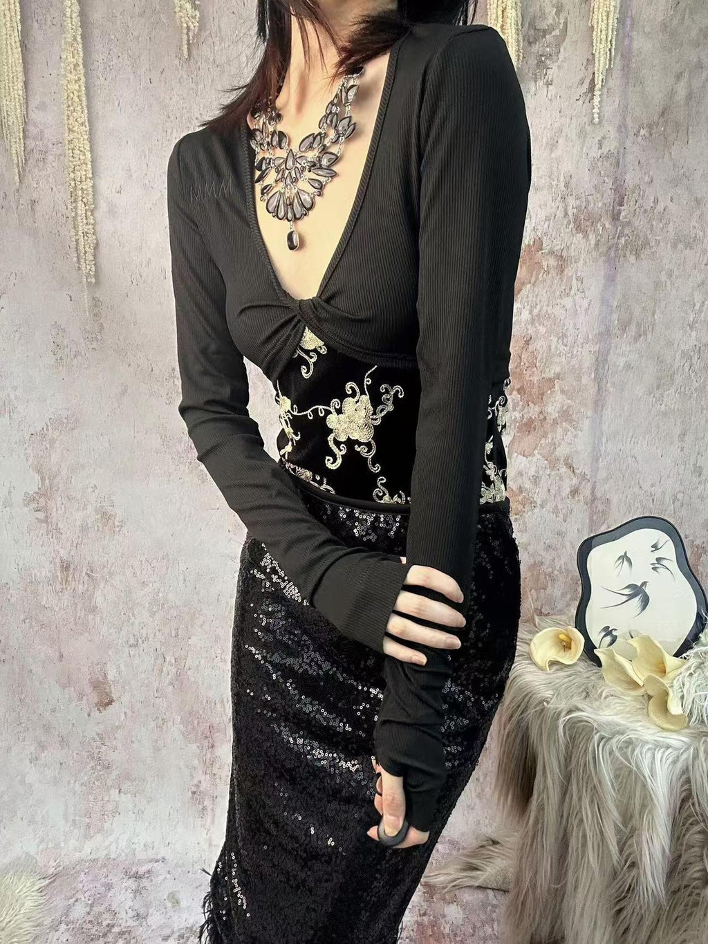 ANTIMOON Black Velvet Spliced V-neck Slim Fit Women's Long Sleeve T-shirts