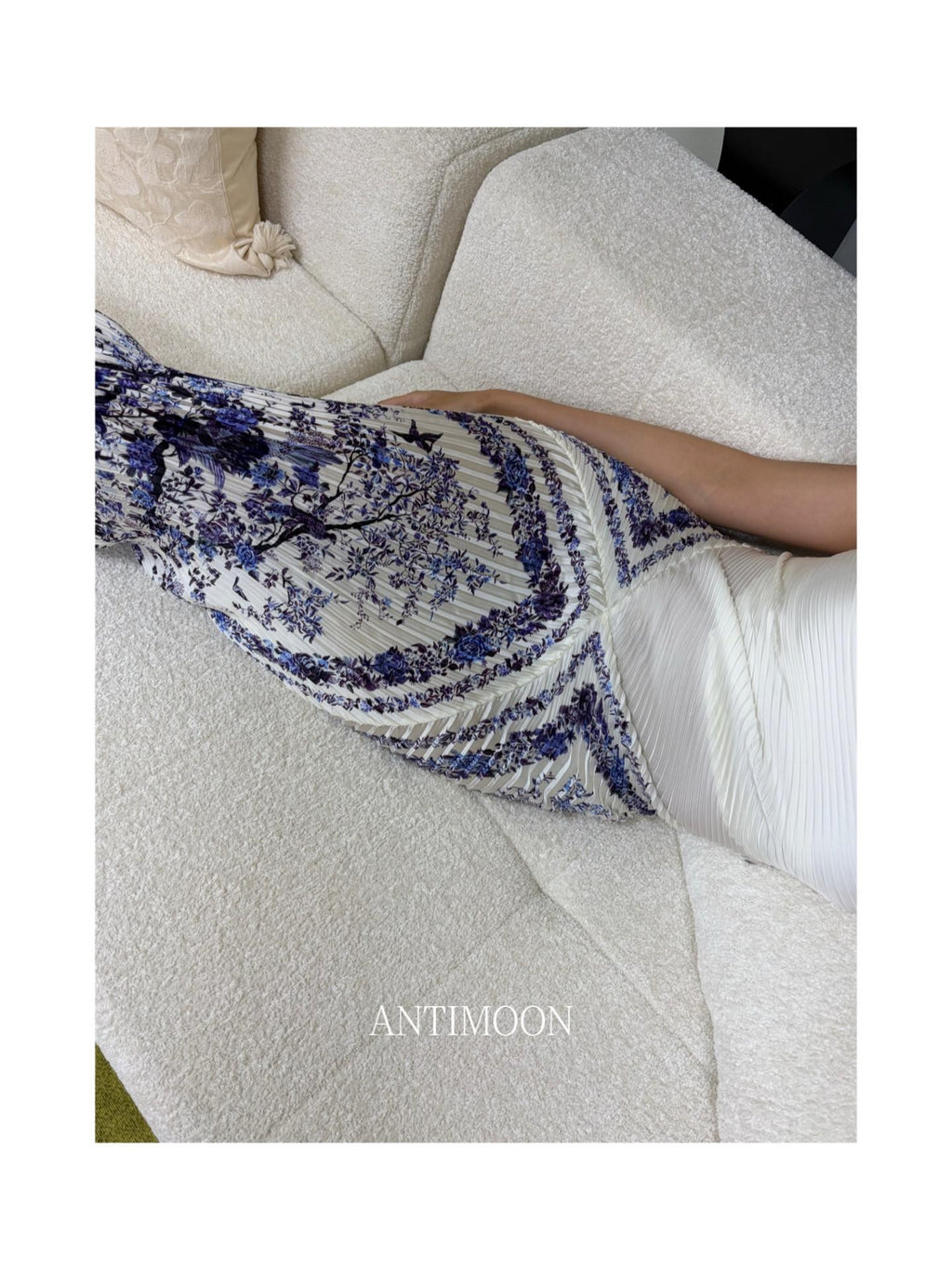 ANTIMOON Blue Porcelain Print Pleated Women's Polyester Slip Maxi Dresses