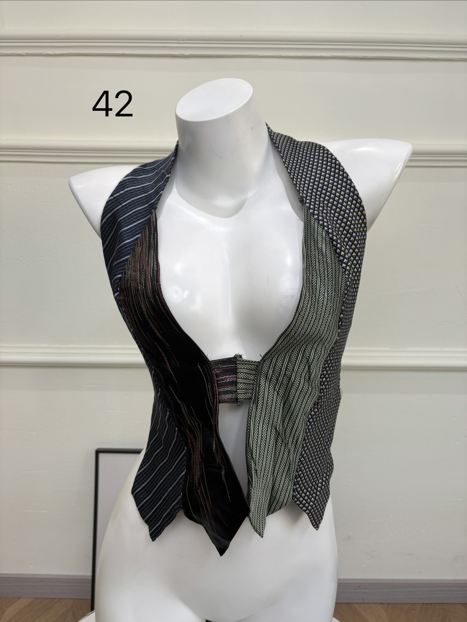ANTIMOON_Colorblock_Patchwork_Plaid_Tie_Back_V-neck_Women's_Polyester_Halter_Tops_1031322523313_MISSTT