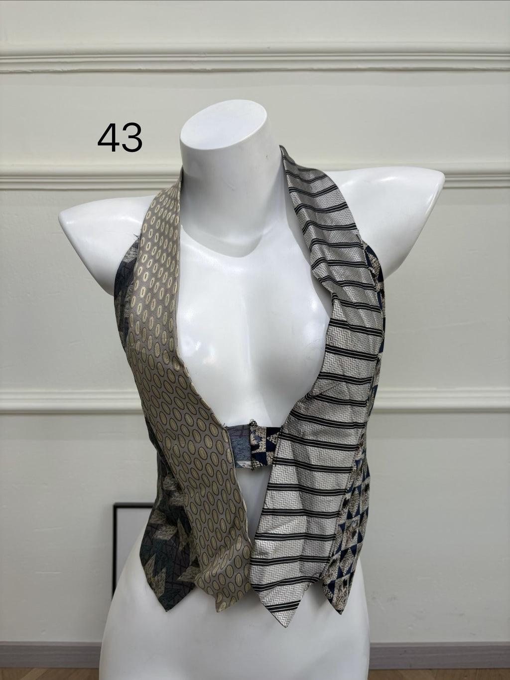 ANTIMOON_Colorblock_Patchwork_Plaid_Tie_Back_V-neck_Women's_Polyester_Halter_Tops_1031322523313_MISSTT