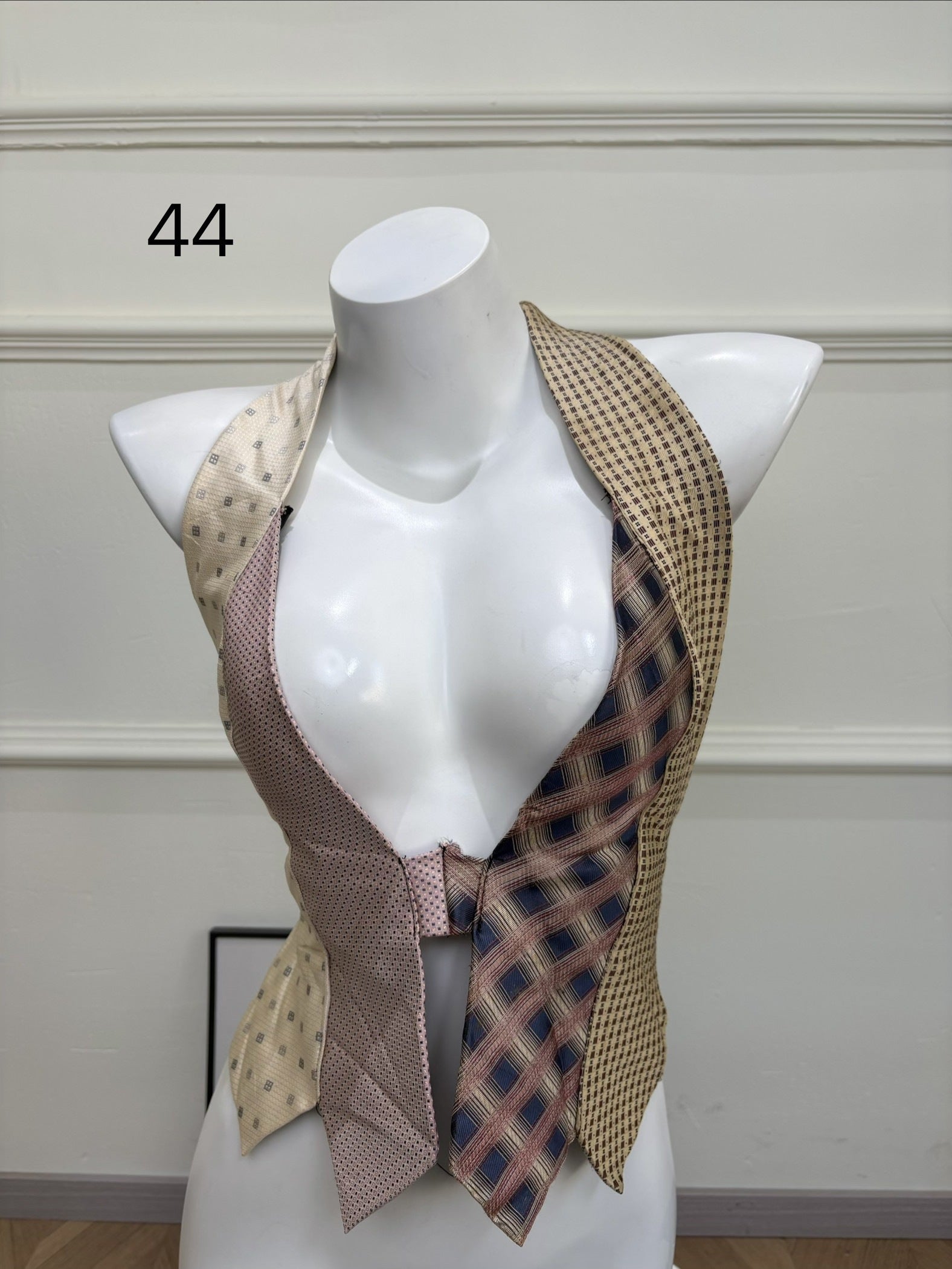 ANTIMOON_Colorblock_Patchwork_Plaid_Tie_Back_V-neck_Women's_Polyester_Halter_Tops_1031322523313_MISSTT