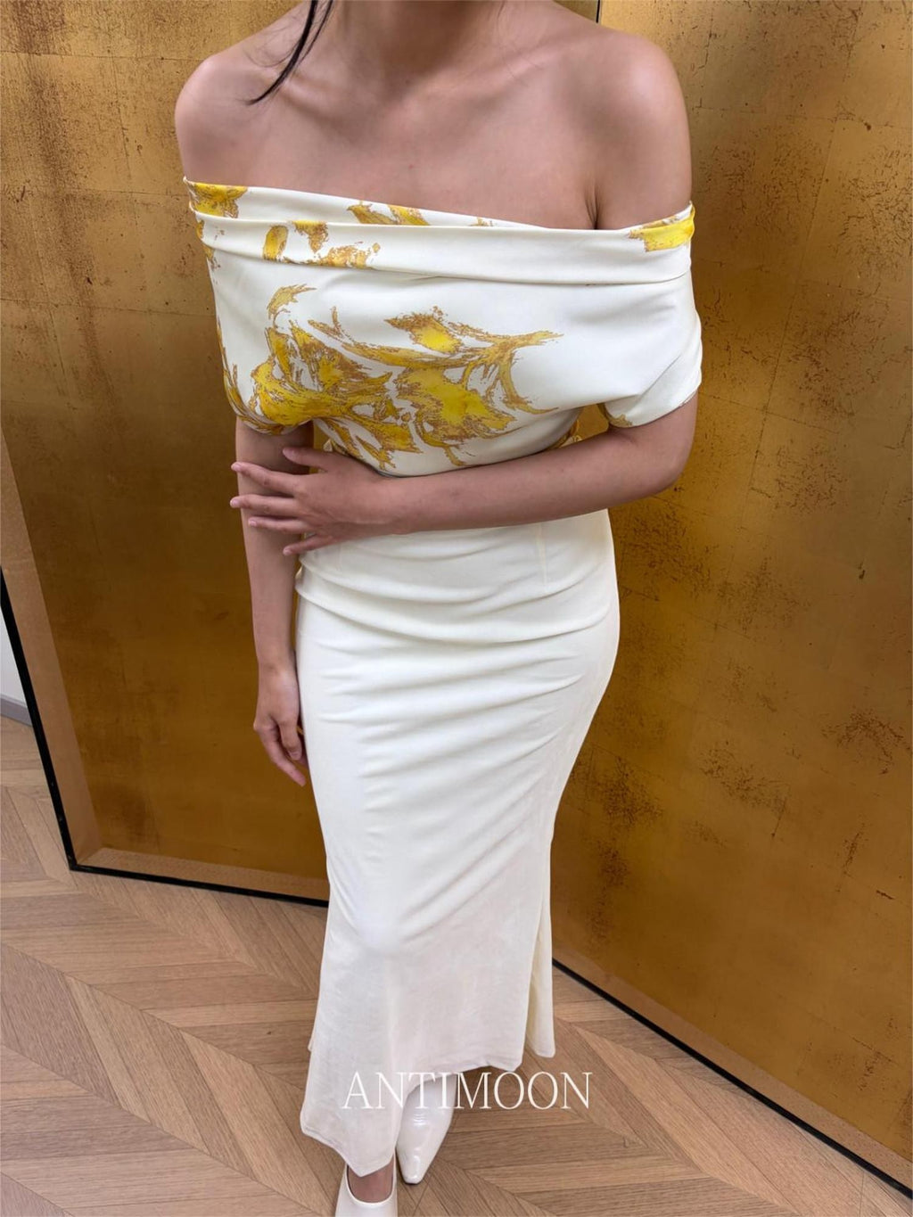 ANTIMOON Gold Foil Convertible Vintage Print Cowl Halter Women's Polyester Tube Tops