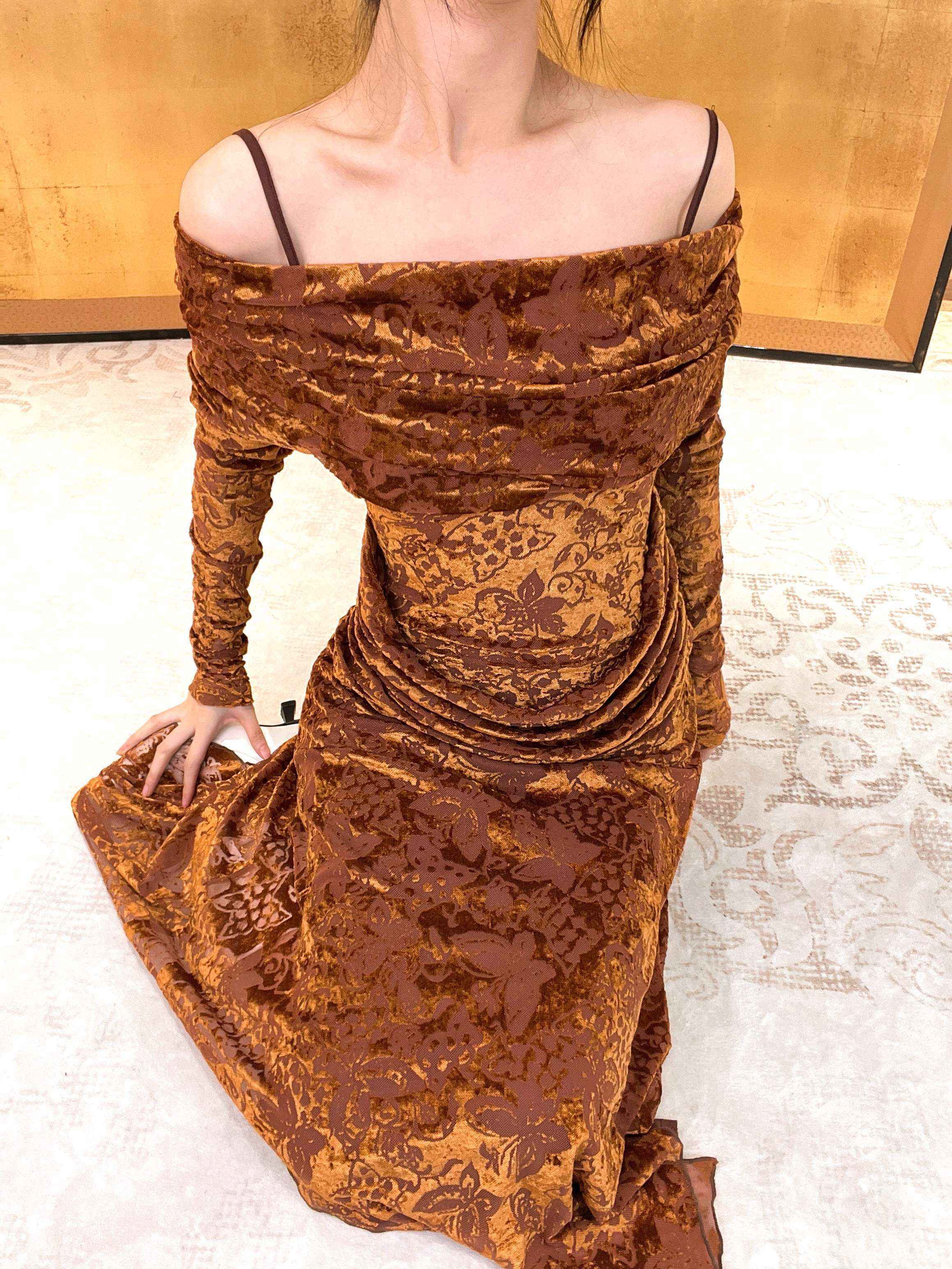 ANTIMOON_Gold_Sand_Totem_Flocked_Mesh_Asymmetric_Women's_Polyester_Casual_Maxi_Dresses_1021477937622_MISSTT