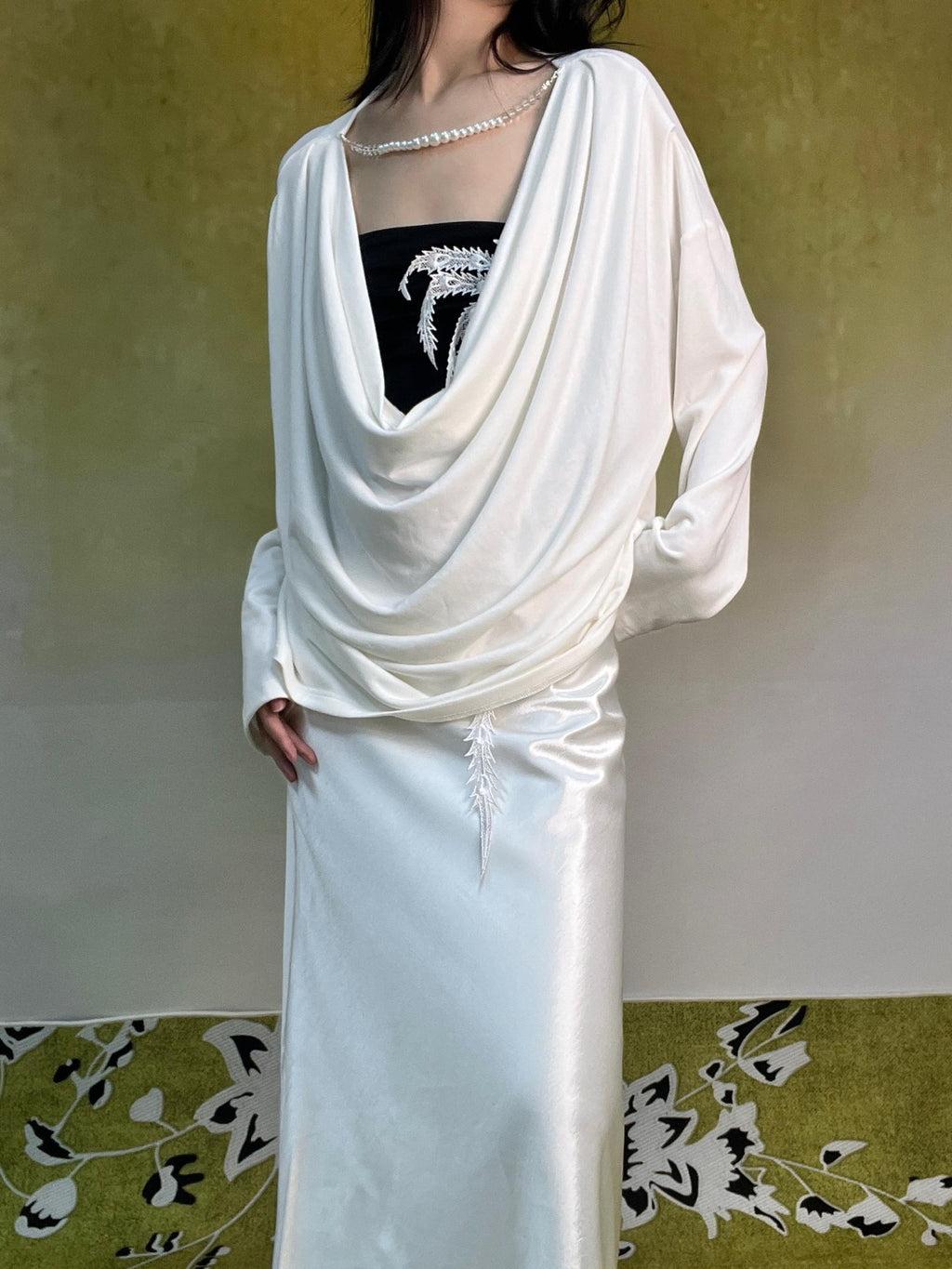 ANTIMOON Greek Statue Print Draped Neckline Pleated Loose Women's Long Sleeve T-shirts